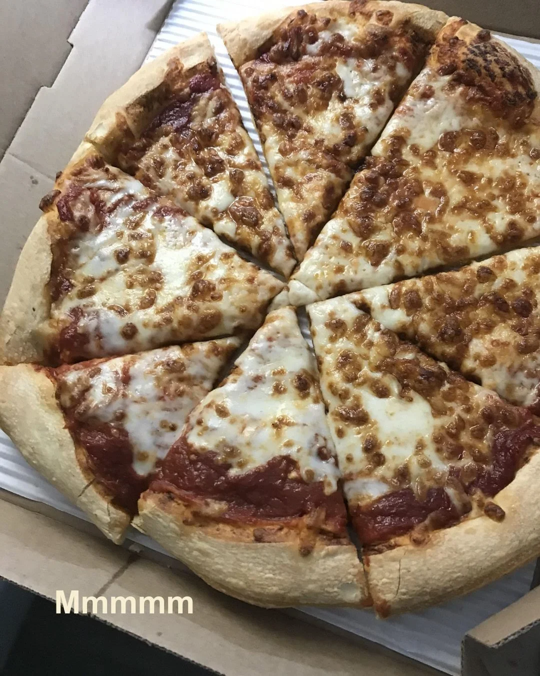 Hou jij ook van een heerlijke slice Fico pizza? Lekker vers, warm en krokant?

&hellip;

Dan moet je even verder swipen, die eerste pizza is niet van ons.

📸 fico foto 1 &amp; 3 door @willemarcassin 

#ficopizzas #zuurdesempizza #pizzacatering #krok
