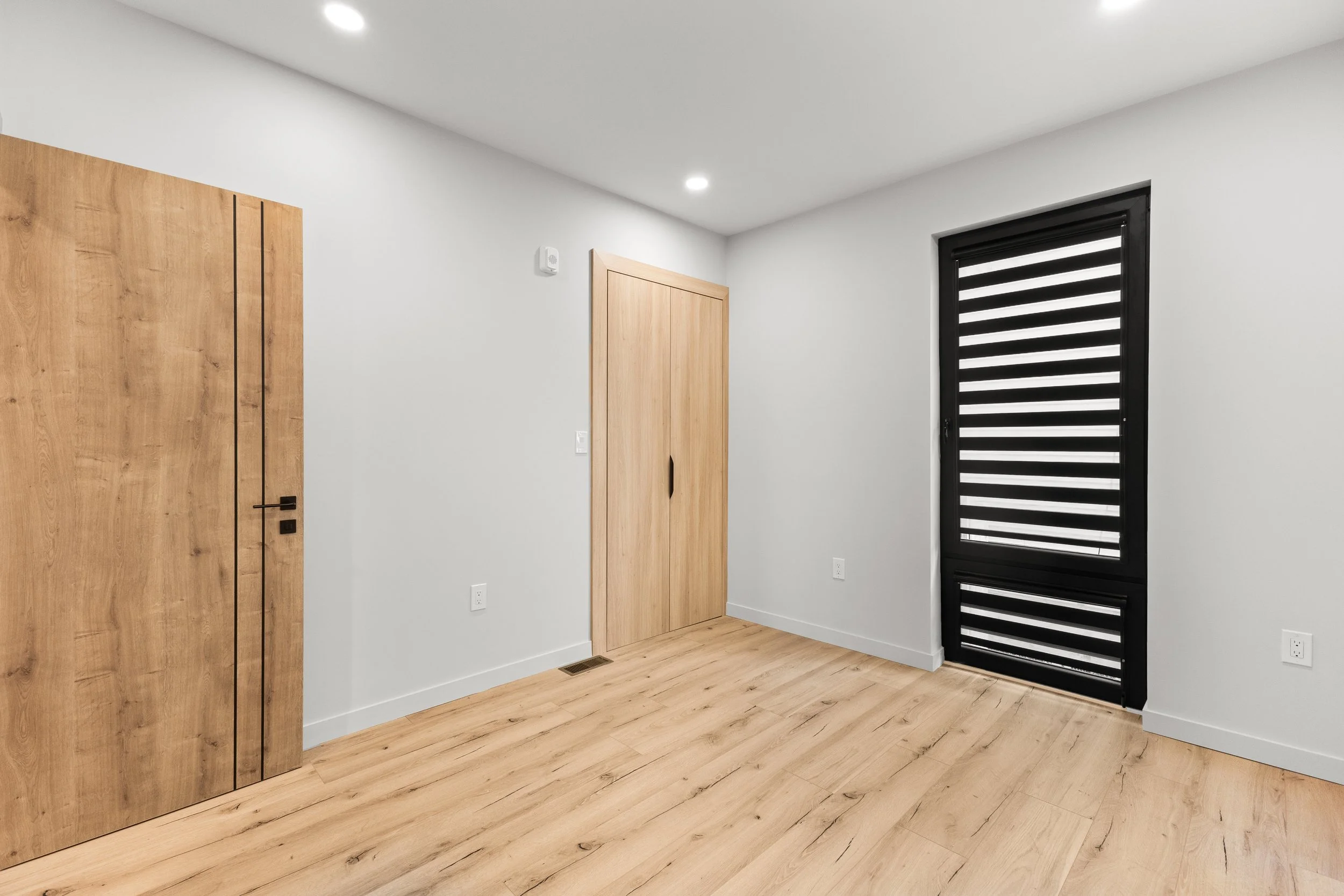 03-0009_E 7th St.jpg