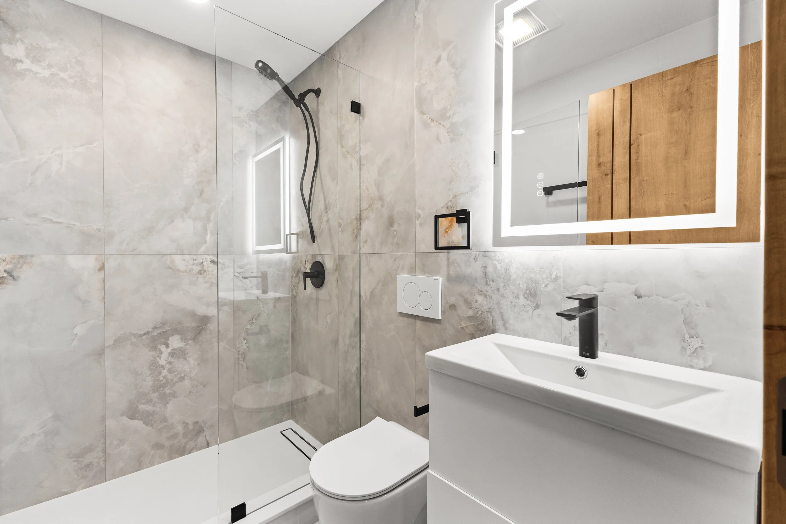 05-0015_E 7th St.jpg