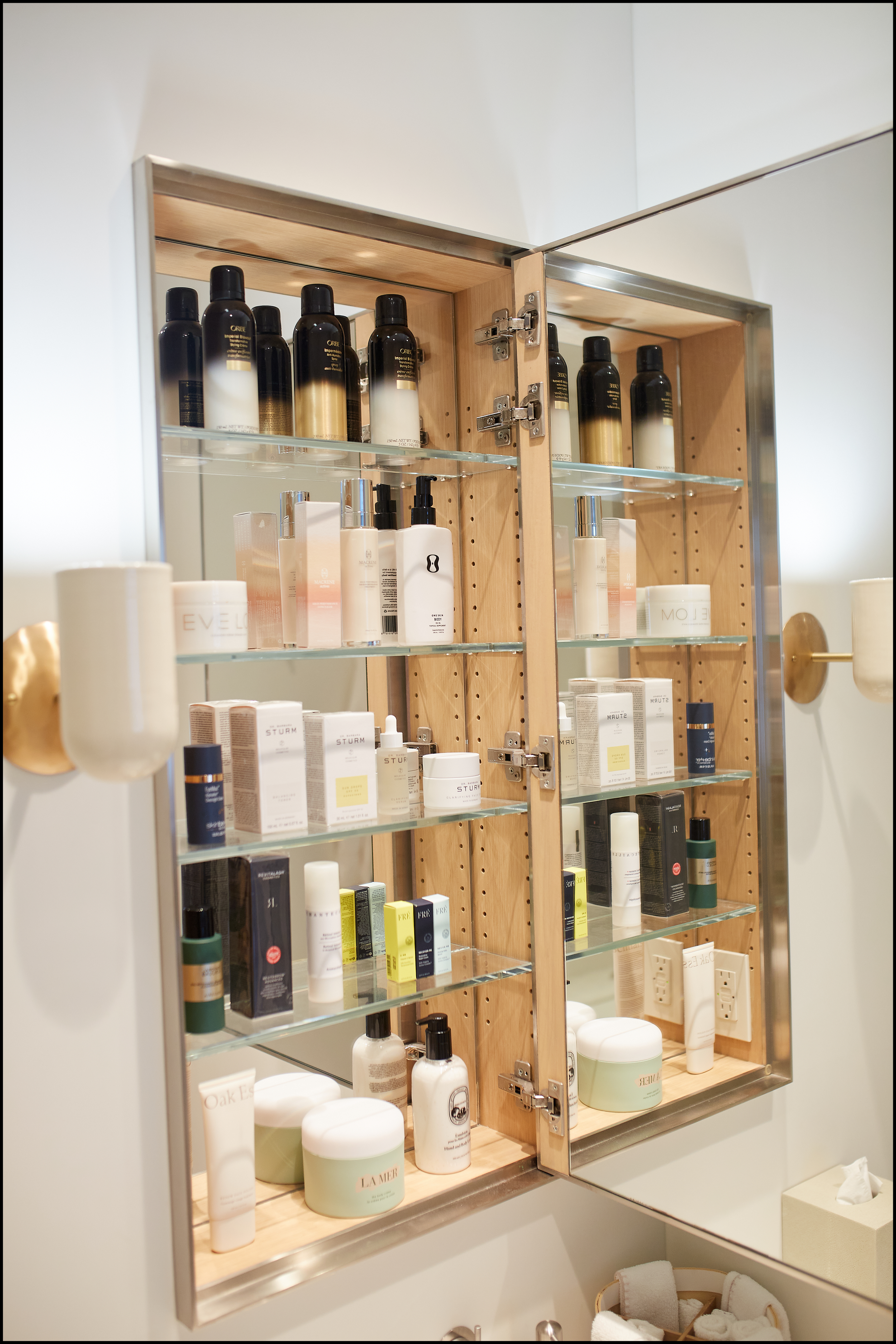 luxury-skincare-in-beautiful-mirrored-bathroom.png