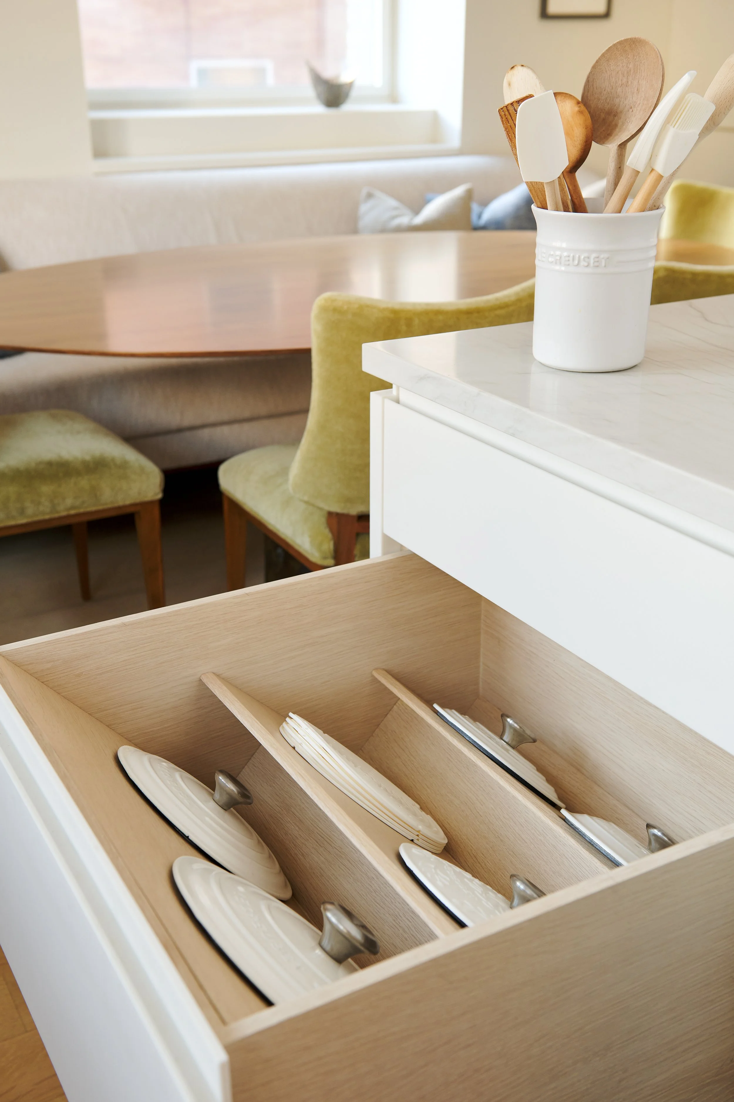high-end-kitchen-drawer-with-lids.jpg