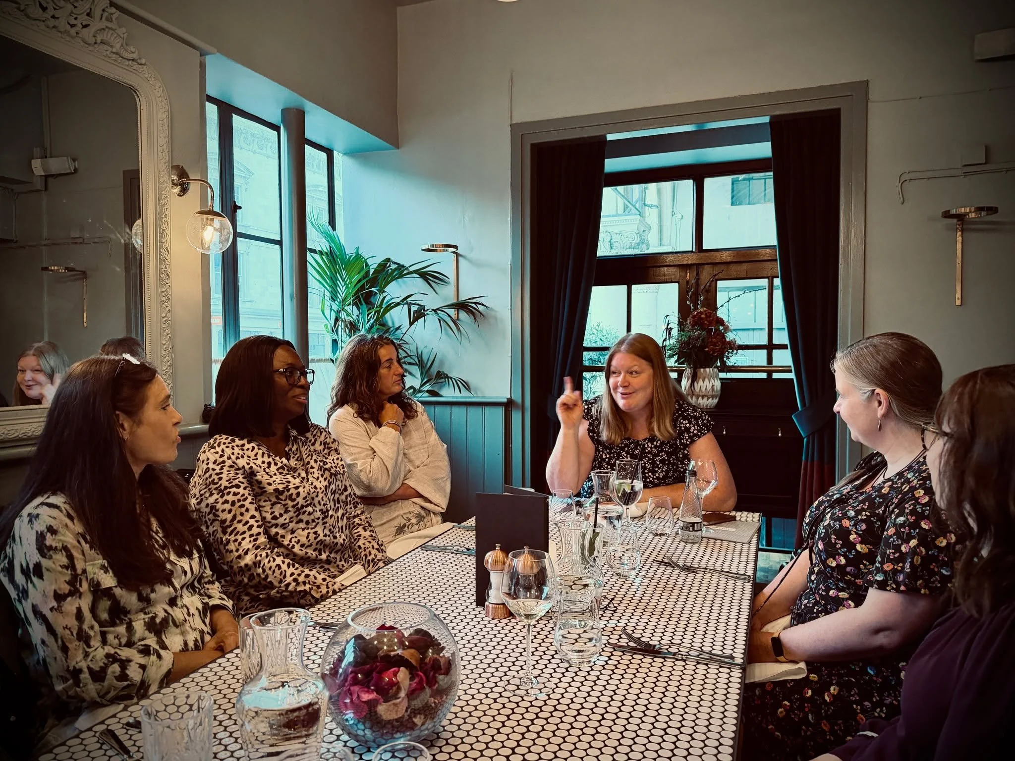 What a wonderful evening earlier this week ✨

A huge thank you to @hannah_louise_wilson  for organising such a thoughtful and inspiring BANES Women's Leadership Network dinner in Bristol.

Listening to @domini.choudhury speak about racial equity in e