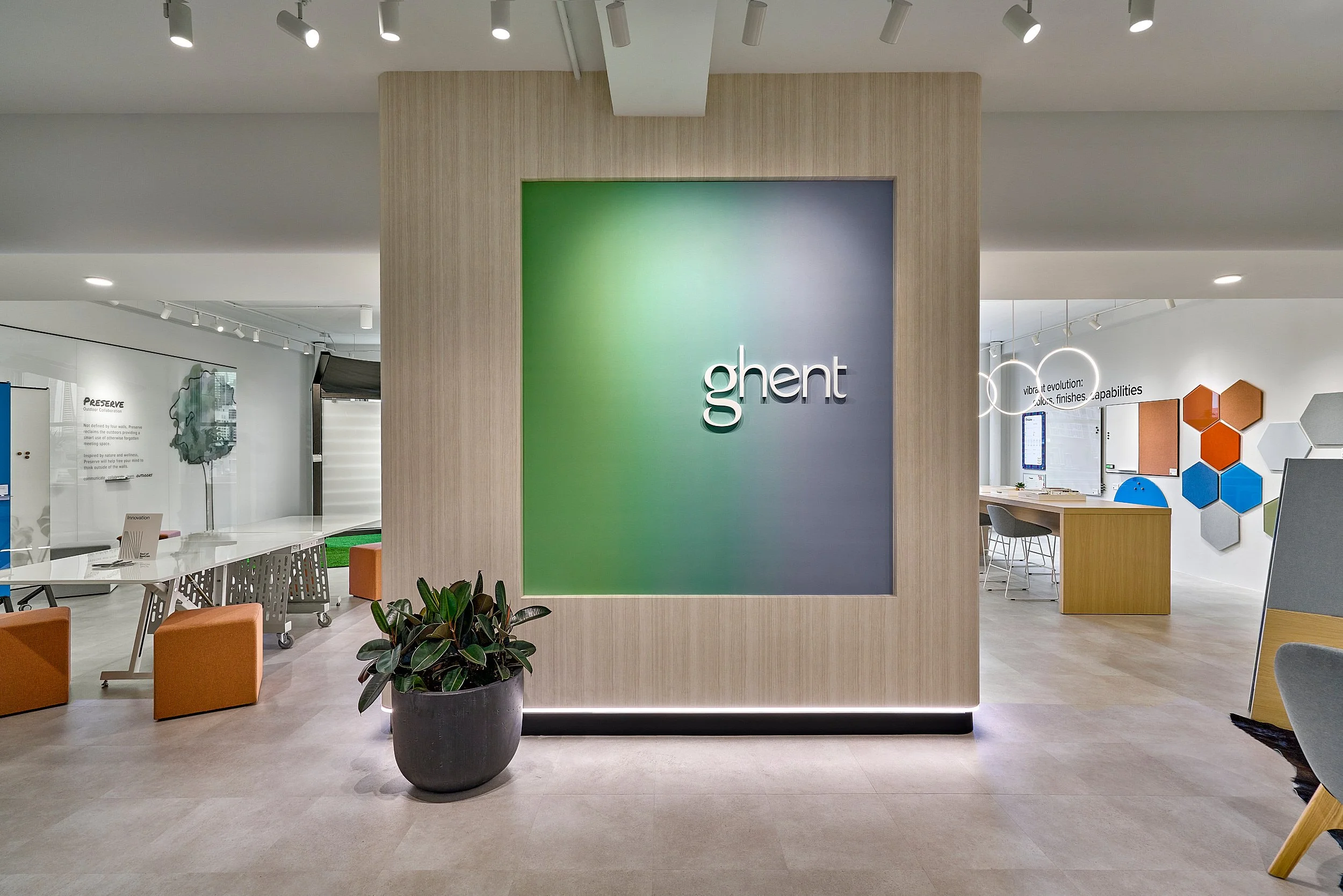 merchandisemart-ghent-show-room-interior-office-furnniture-e-design-retaile--architectural-photography-marcel-page 3.jpg
