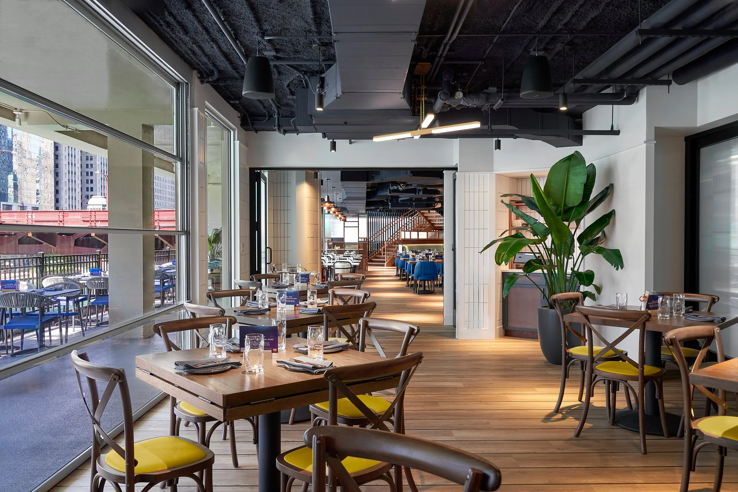 chicago-rivereast-resturant-commercial-seafood-legalseafood-exterior-interior -hospitality-chicago-architectural-photography-marcel-page 14.jpg