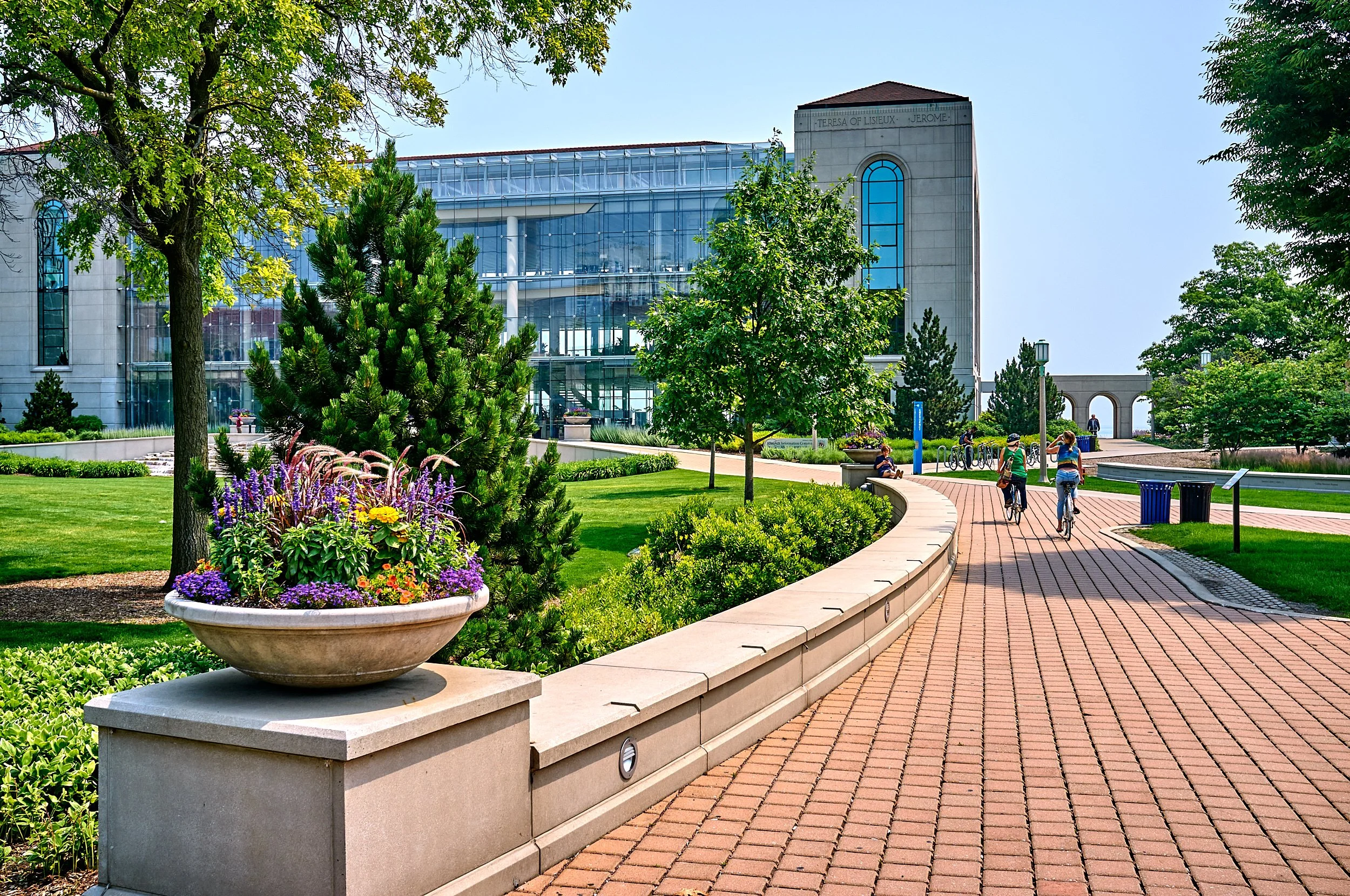 chicago-college-exterior-school-architectural-education-photography-loyola-university-rogerspark-catholic-marcelpage.jpg 6.jpg