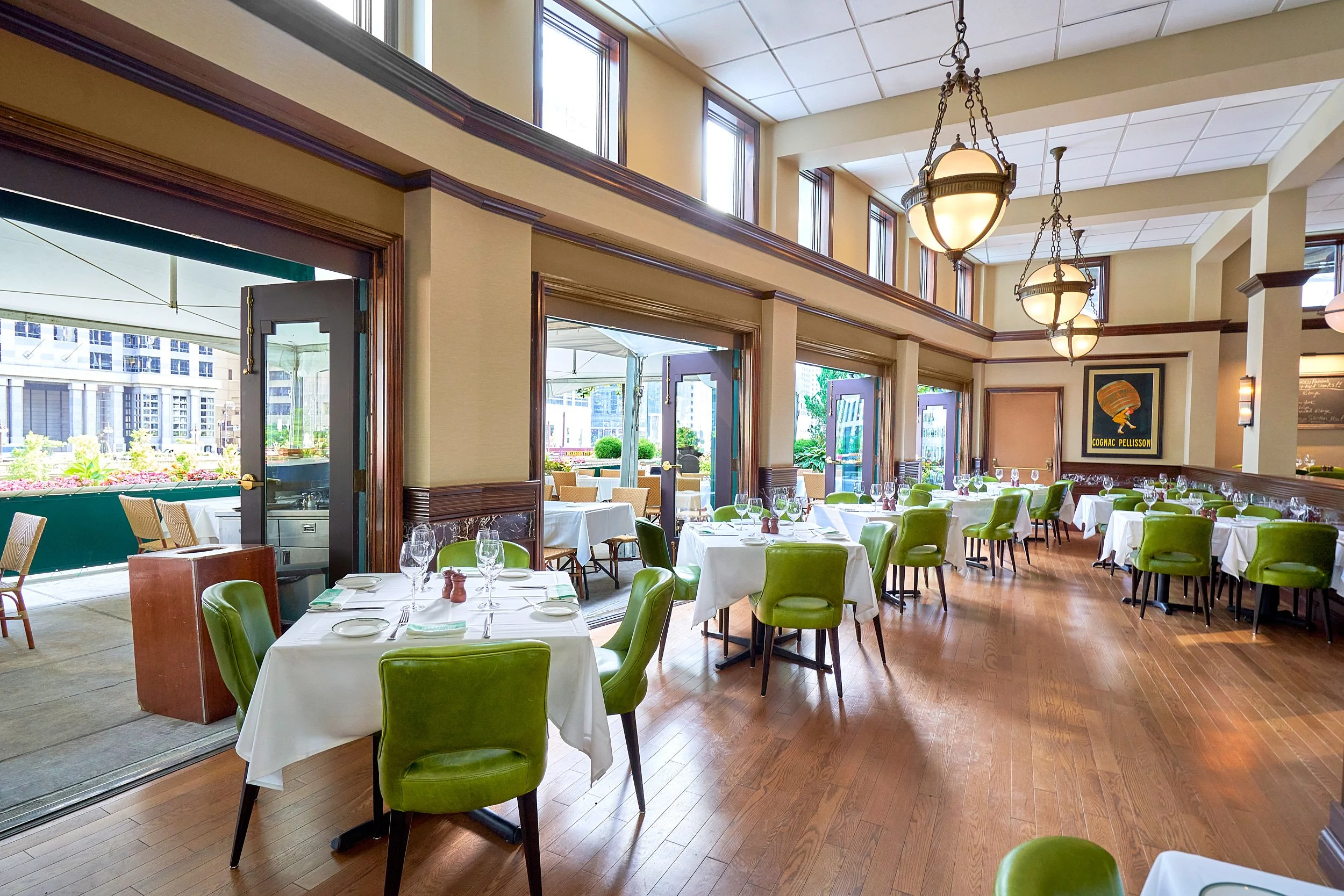 chicago-riverfront-resturant-commercial-smith-wollenski-steakhouse-exterior-interior -hospitality-chicago-architectural-photography-marcel-page 19.jpg