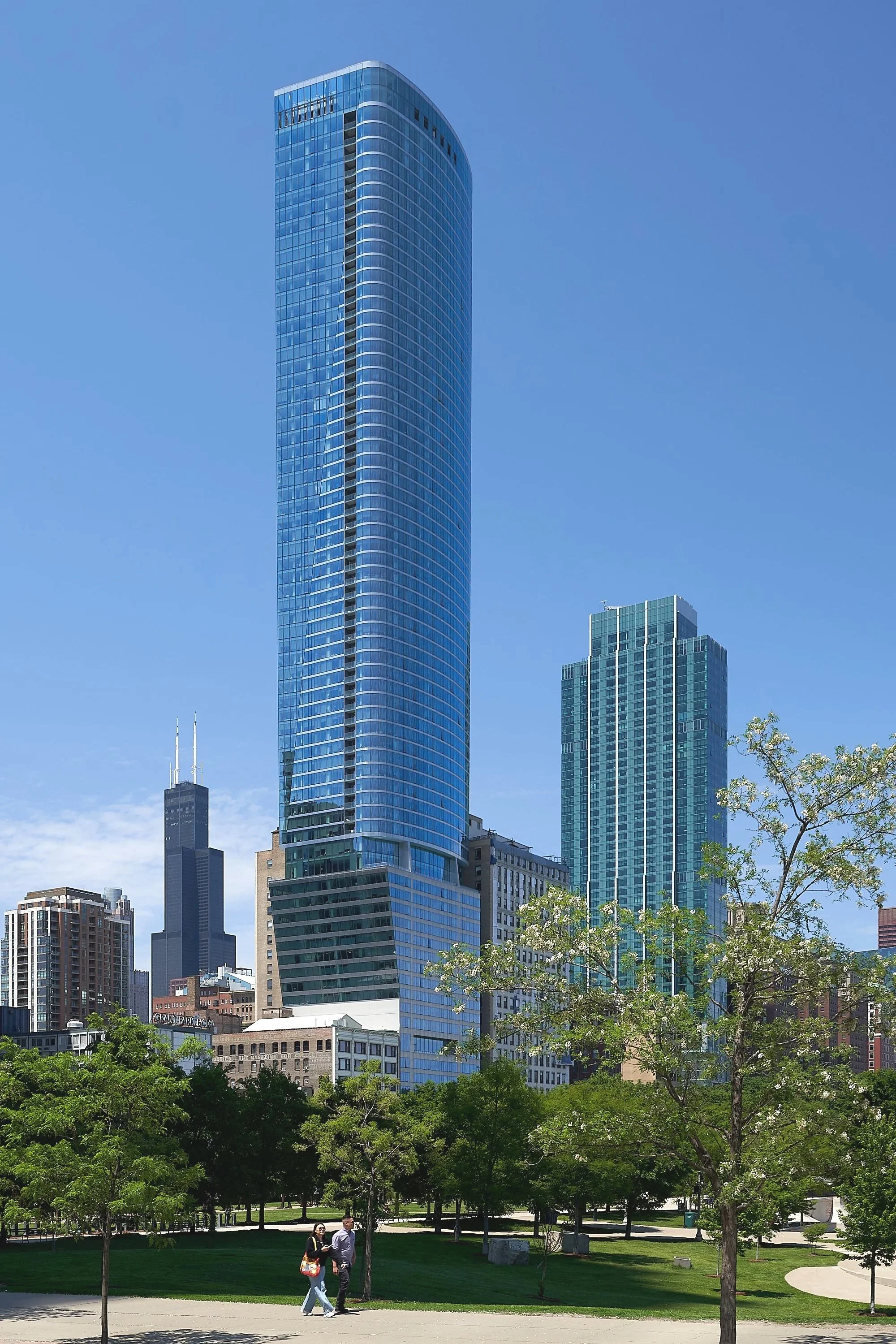 chicago-Interiordesign-commercial-officespace-exterior-photography-buildeing-grantparkl-building-marcelpage.jpg.jpg