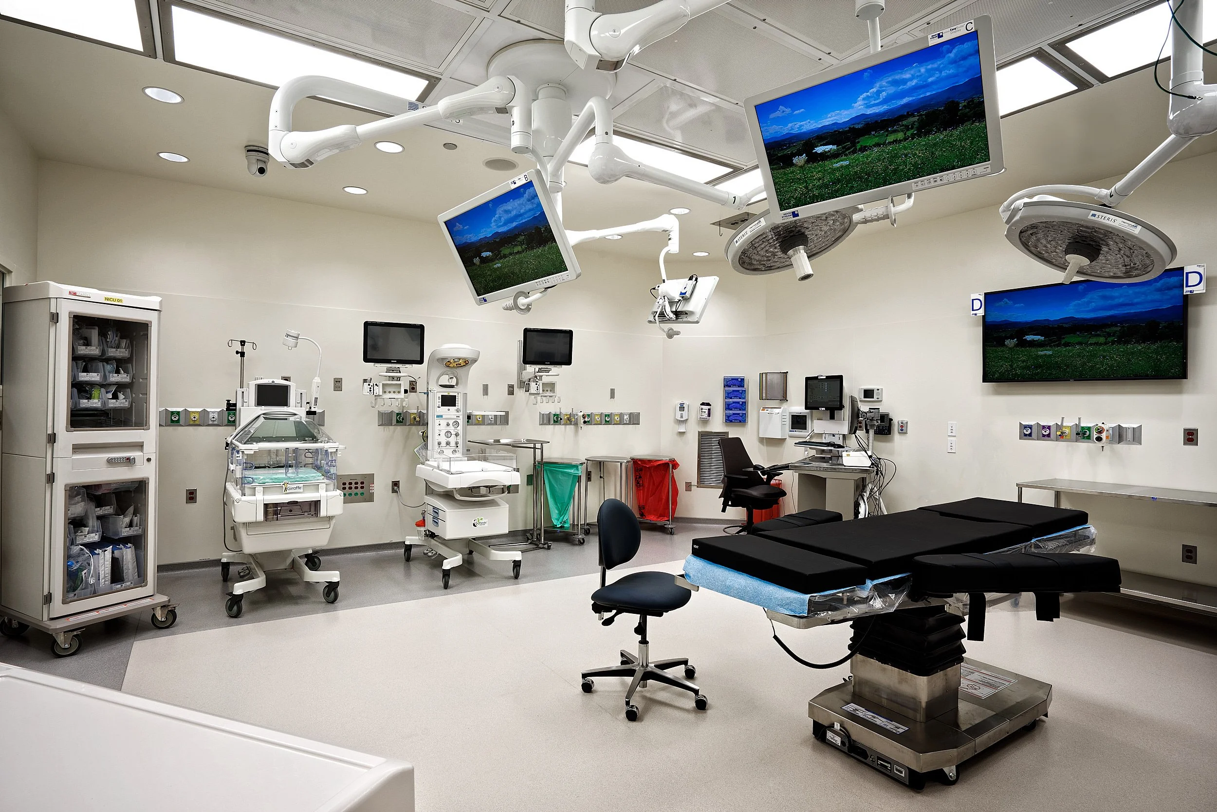 chicago-healthcare-hospital-deliveryroom-interior -medical-design-architectural-photography-marcel-page 4.jpg