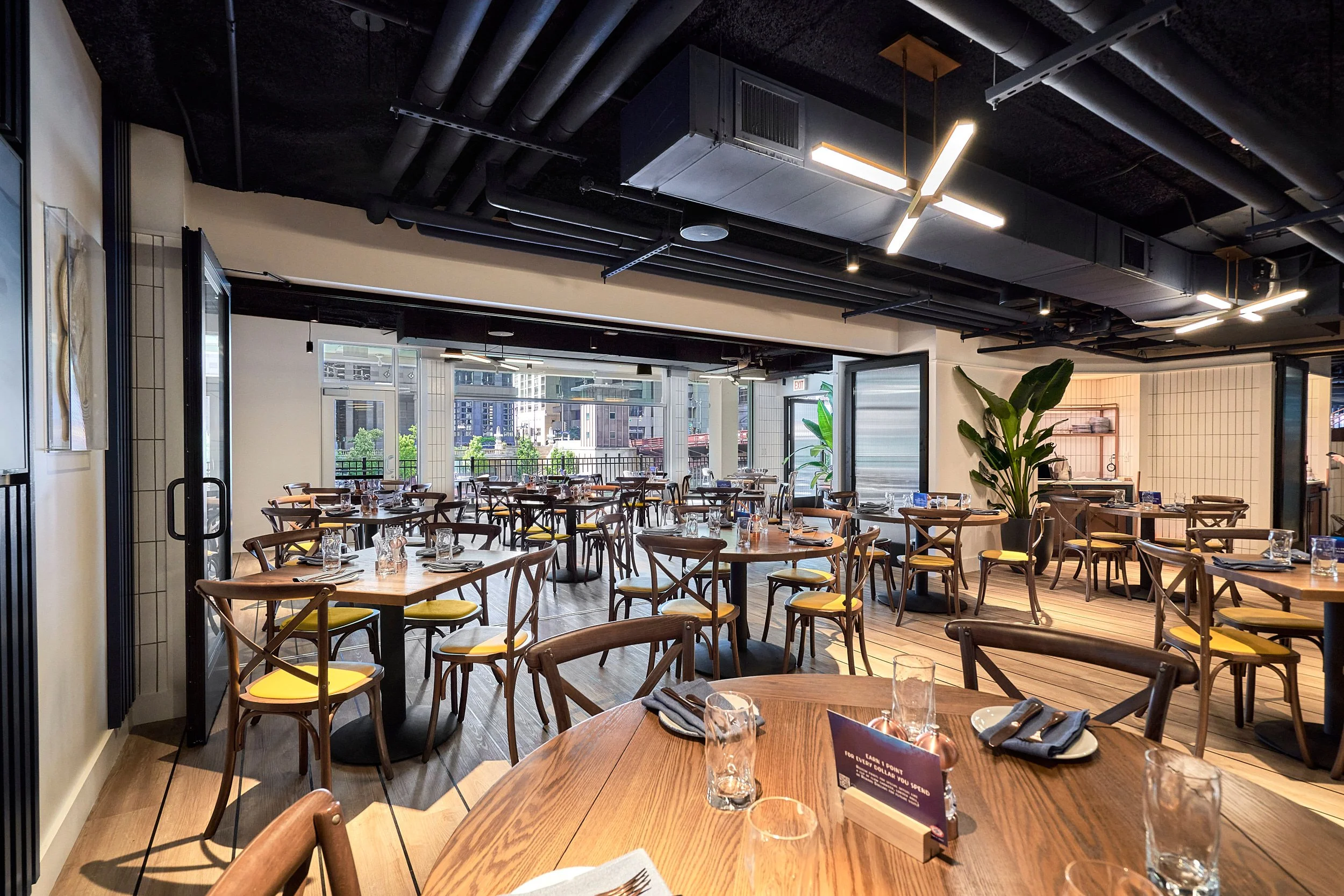 chicago-rivereast-resturant-commercial-seafood-legalseafood-exterior-interior -hospitality-chicago-architectural-photography-marcel-page 13.jpg