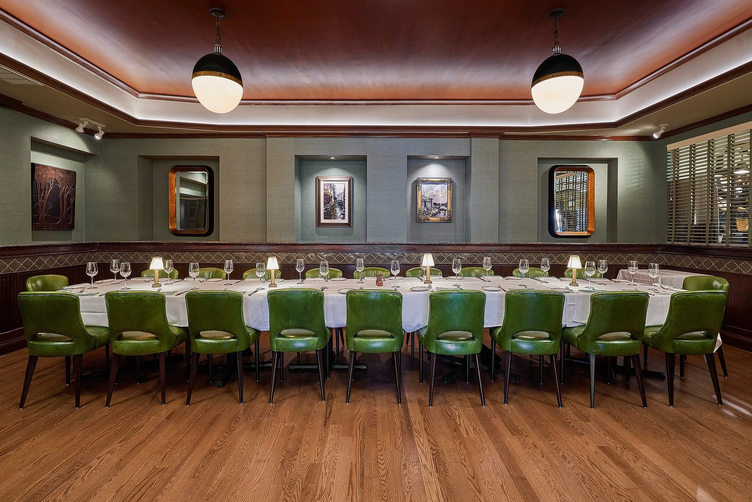 chicago-riverfront-resturant-commercial-smith-wollenski-steakhouse-exterior-interior -hospitality-chicago-architectural-photography-marcel-page 6.jpg