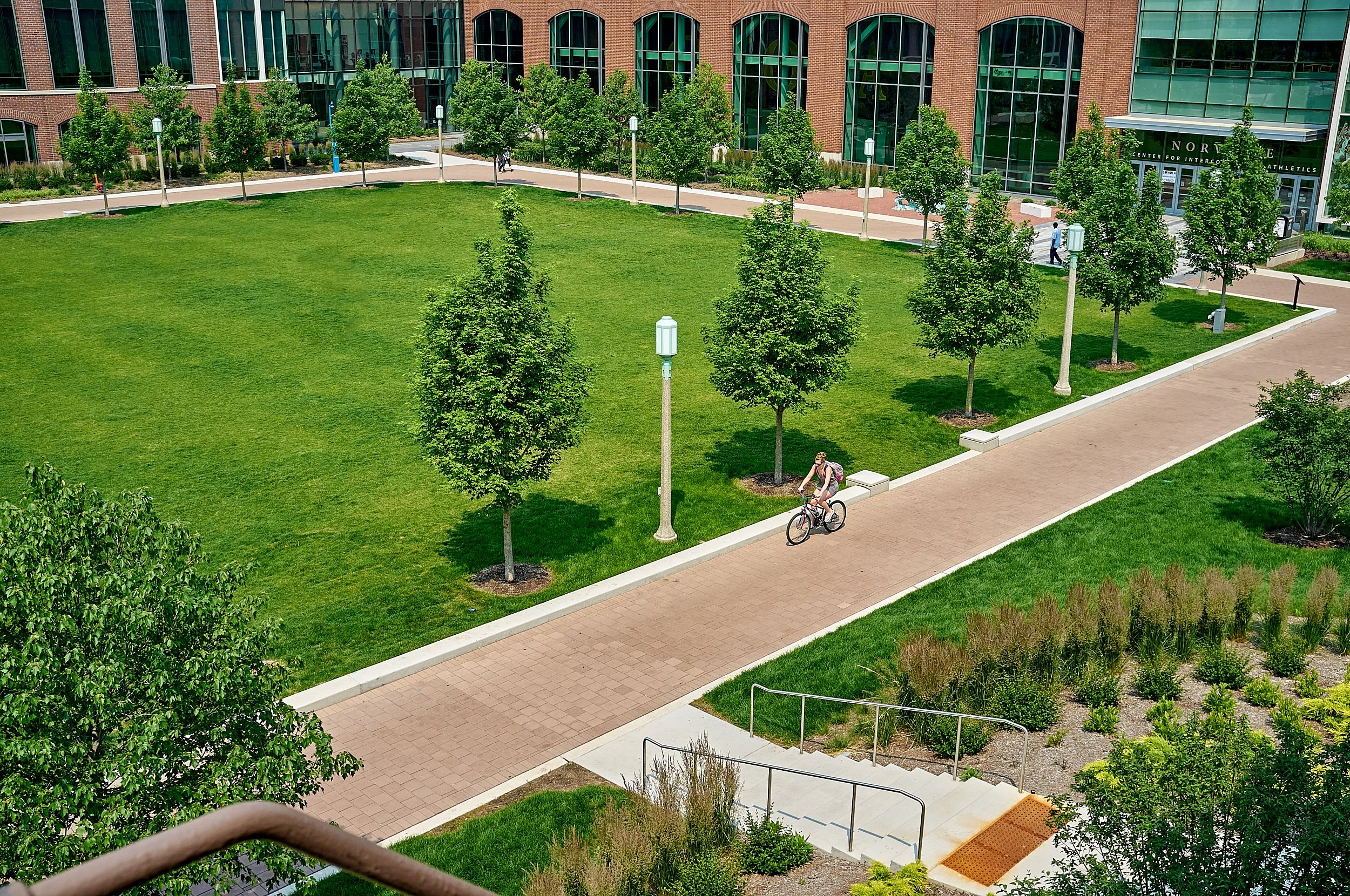 chicago-college-exterior-school-architectural-education-photography-loyola-university-rogerspark-catholic-marcelpage.jpg 4.jpg
