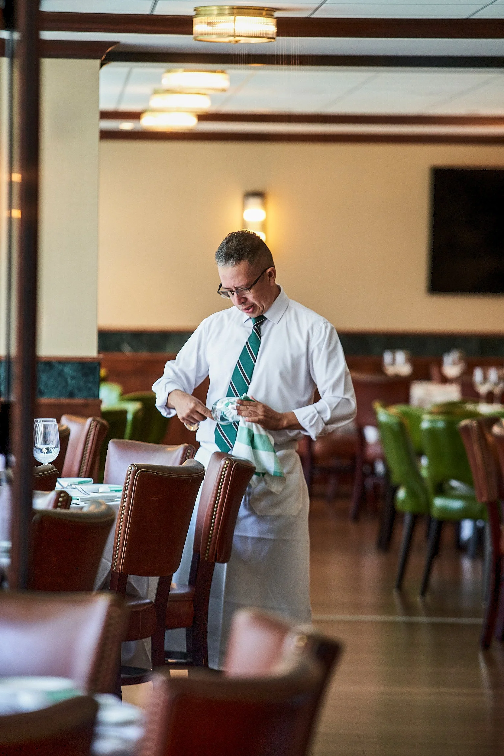 chicago-riverfront-resturant-commercial-smith-wollenski-steakhouse-exterior-interior -hospitality-chicago-architectural-photography-marcel-page 11.jpg
