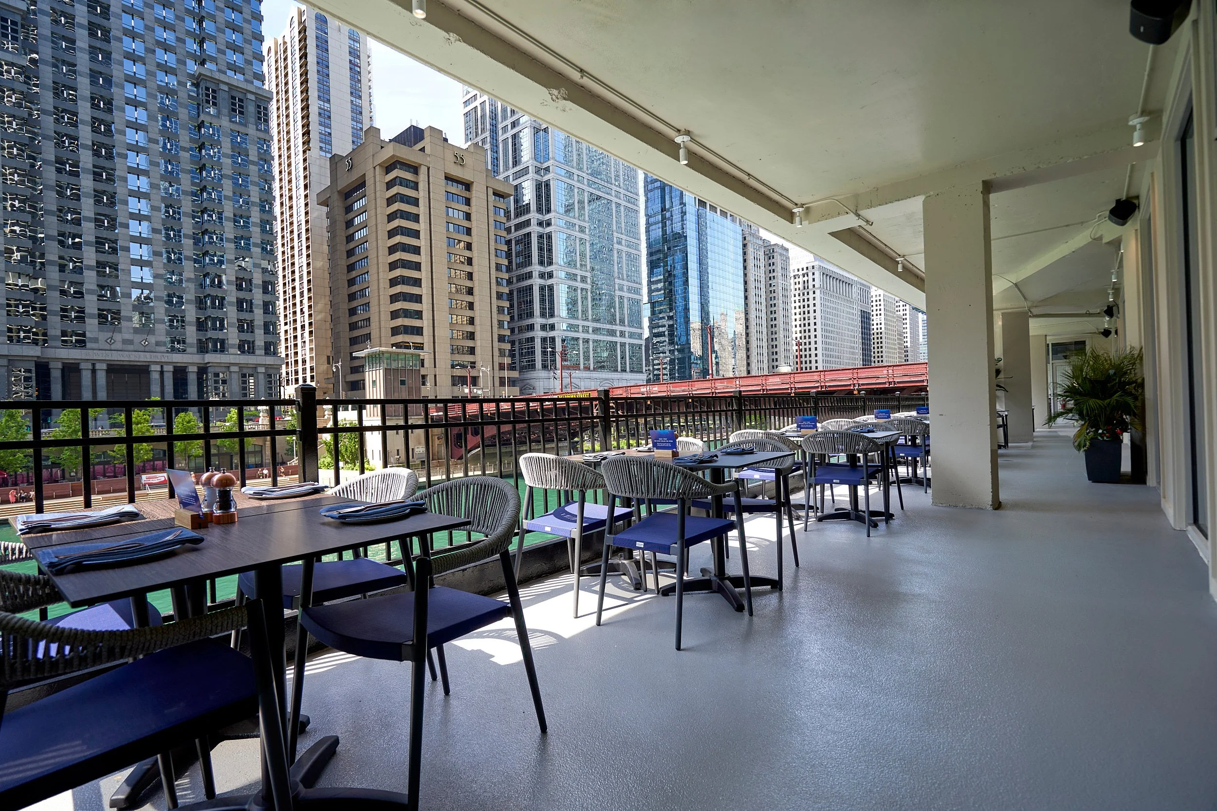 chicago-rivereast-resturant-commercial-seafood-legalseafood-exterior-interior -hospitality-chicago-architectural-photography-marcel-page 21.jpg