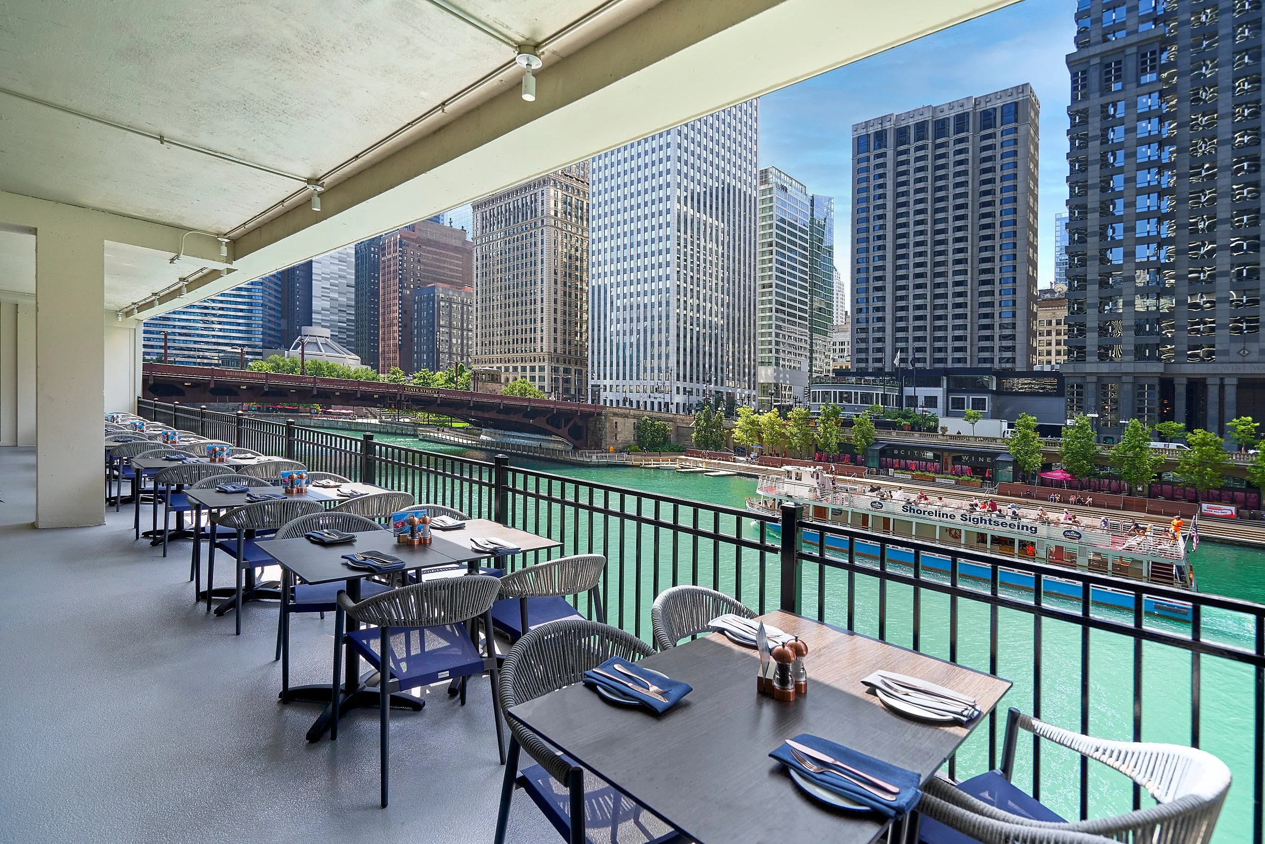 chicago-rivereast-resturant-commercial-seafood-legalseafood-exterior-interior -hospitality-chicago-architectural-photography-marcel-page 1.jpg