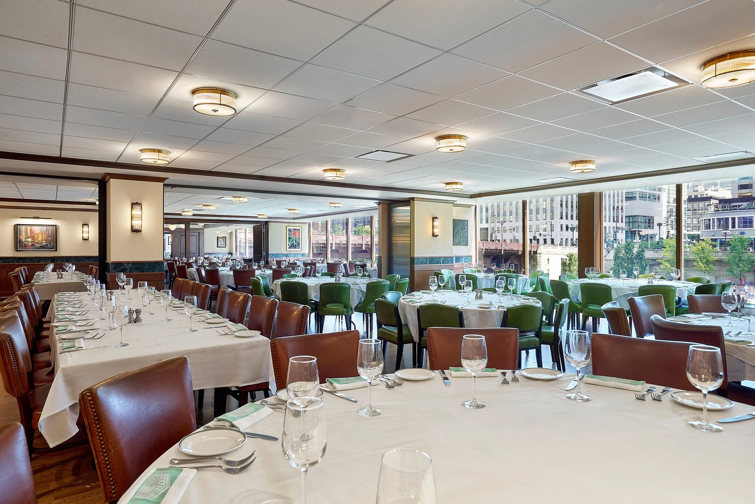 chicago-riverfront-resturant-commercial-smith-wollenski-steakhouse-exterior-interior -hospitality-chicago-architectural-photography-marcel-page.jpg