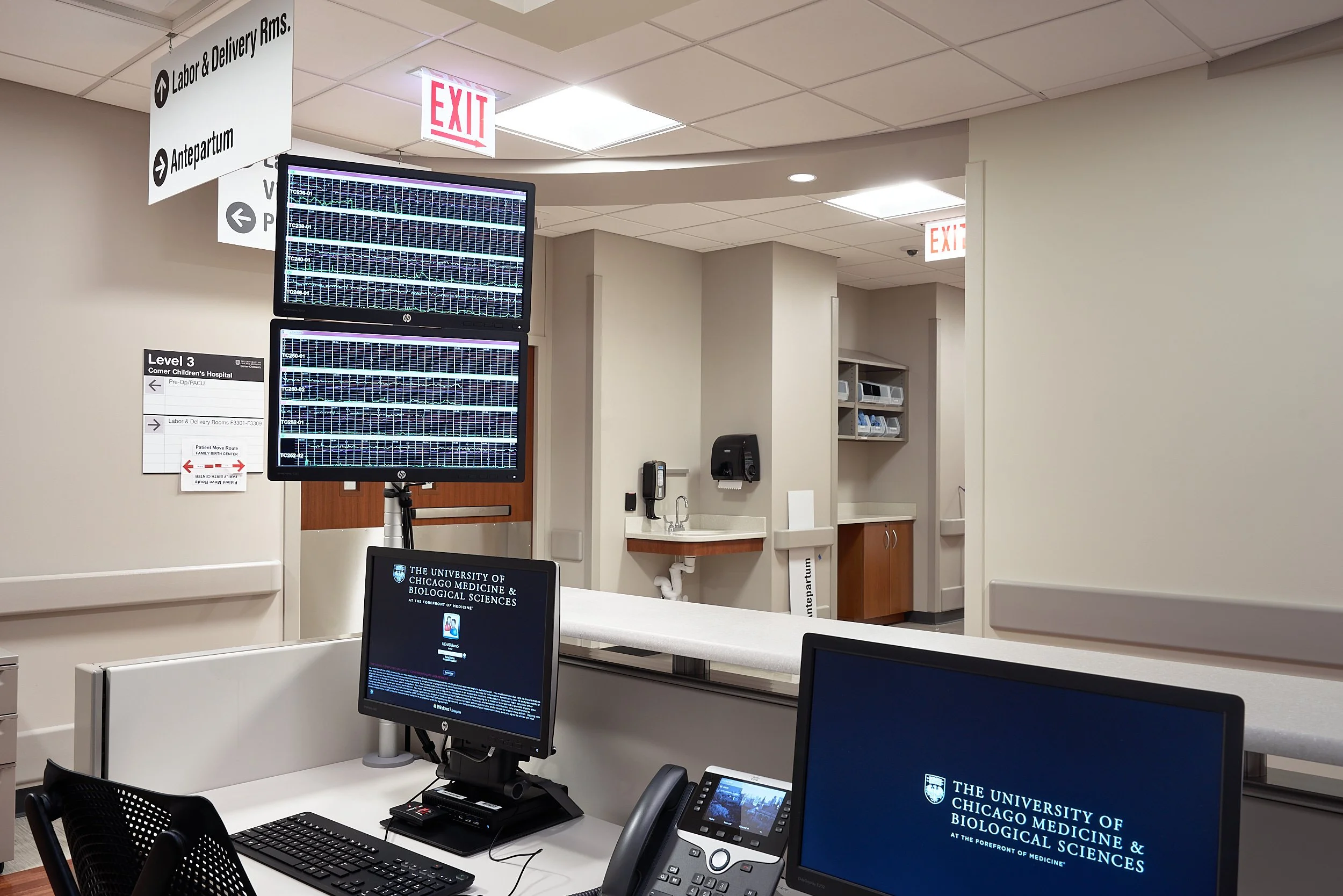 chicago-healthcare-hospital-deliveryroom-interior -medical-design-architectural-photography-marcel-page 10.jpg
