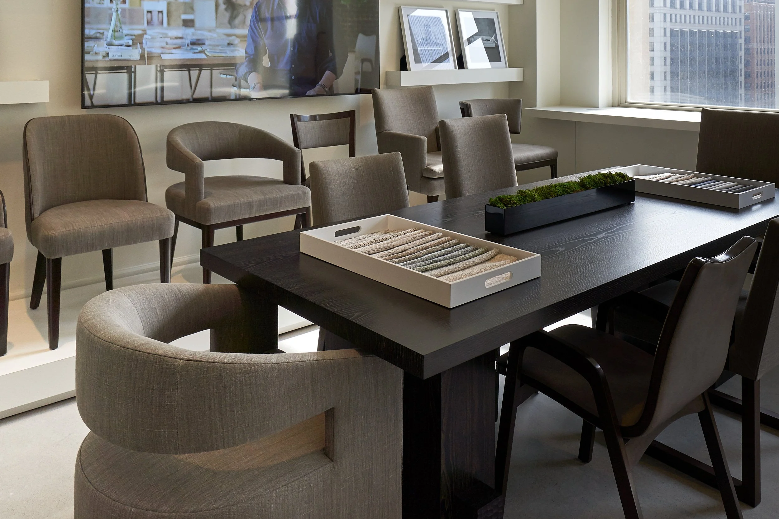 show-room-interior -merchandise-mart-chicago-evanspencer-furniture-themart-architectural-photography-marcel-page 14.jpg