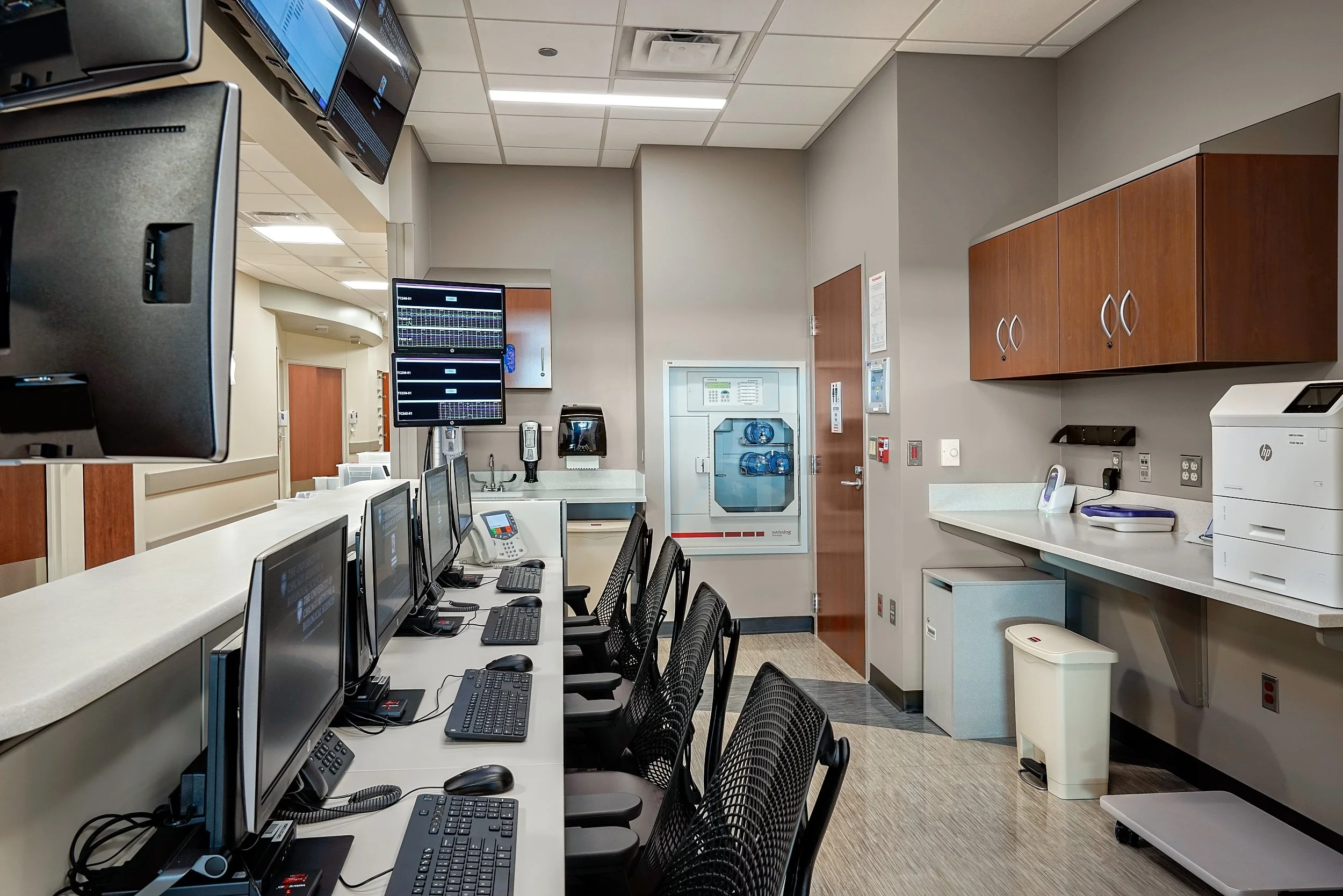 chicago-healthcare-hospital-deliveryroom-interior -medical-design-architectural-photography-marcel-page 3.jpg
