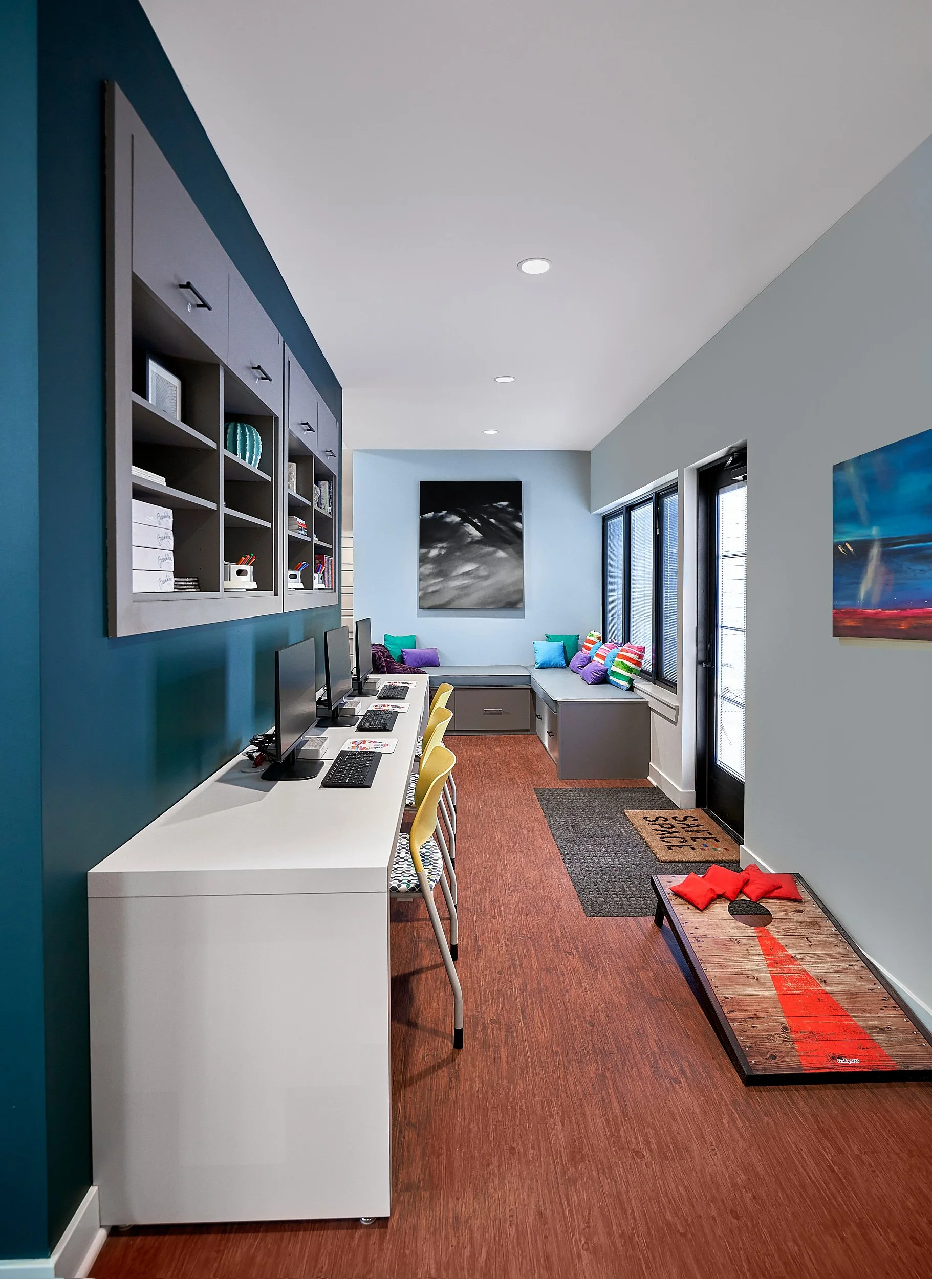 chicago-modern-house-blue-paint-walls-bar-architectural-photography-home-interior-design-marcelpage.jpg 9.jpg