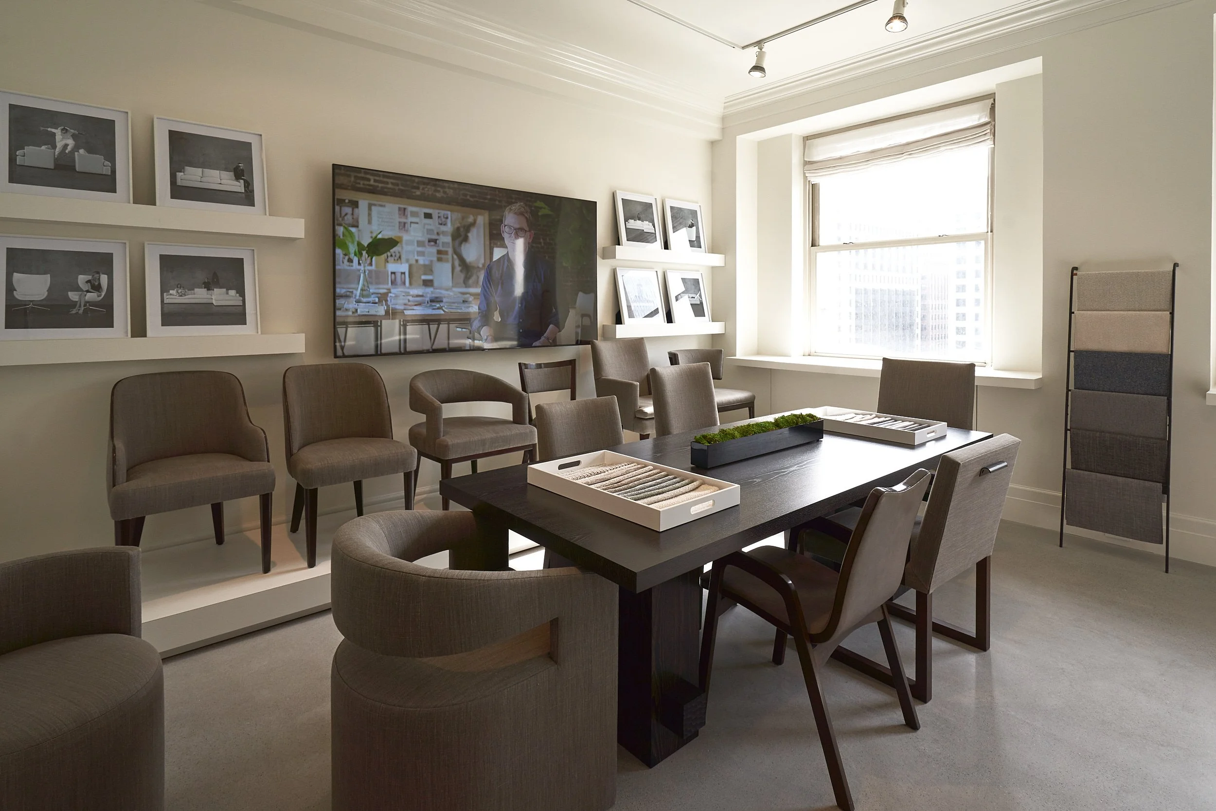 show-room-interior -merchandise-mart-chicago-evanspencer-furniture-themart-architectural-photography-marcel-page 12.jpg