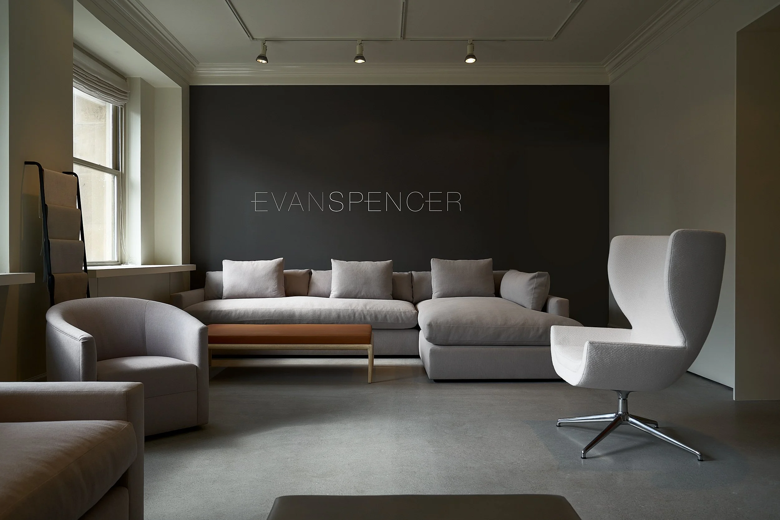show-room-interior -merchandise-mart-chicago-evanspencer-furniture-themart-architectural-photography-marcel-page 2.jpg