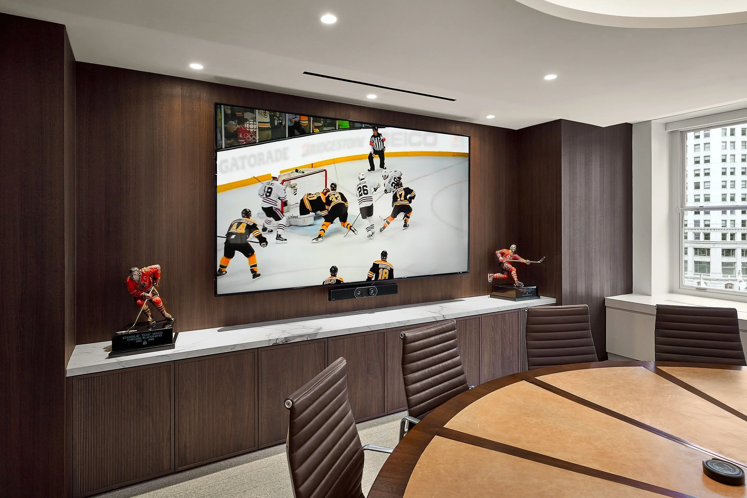 chicago-Interiordesign-commercial-building-architectural-office-photography-blackhawks-wirtz-interior-marcelpage.jpg.jpg