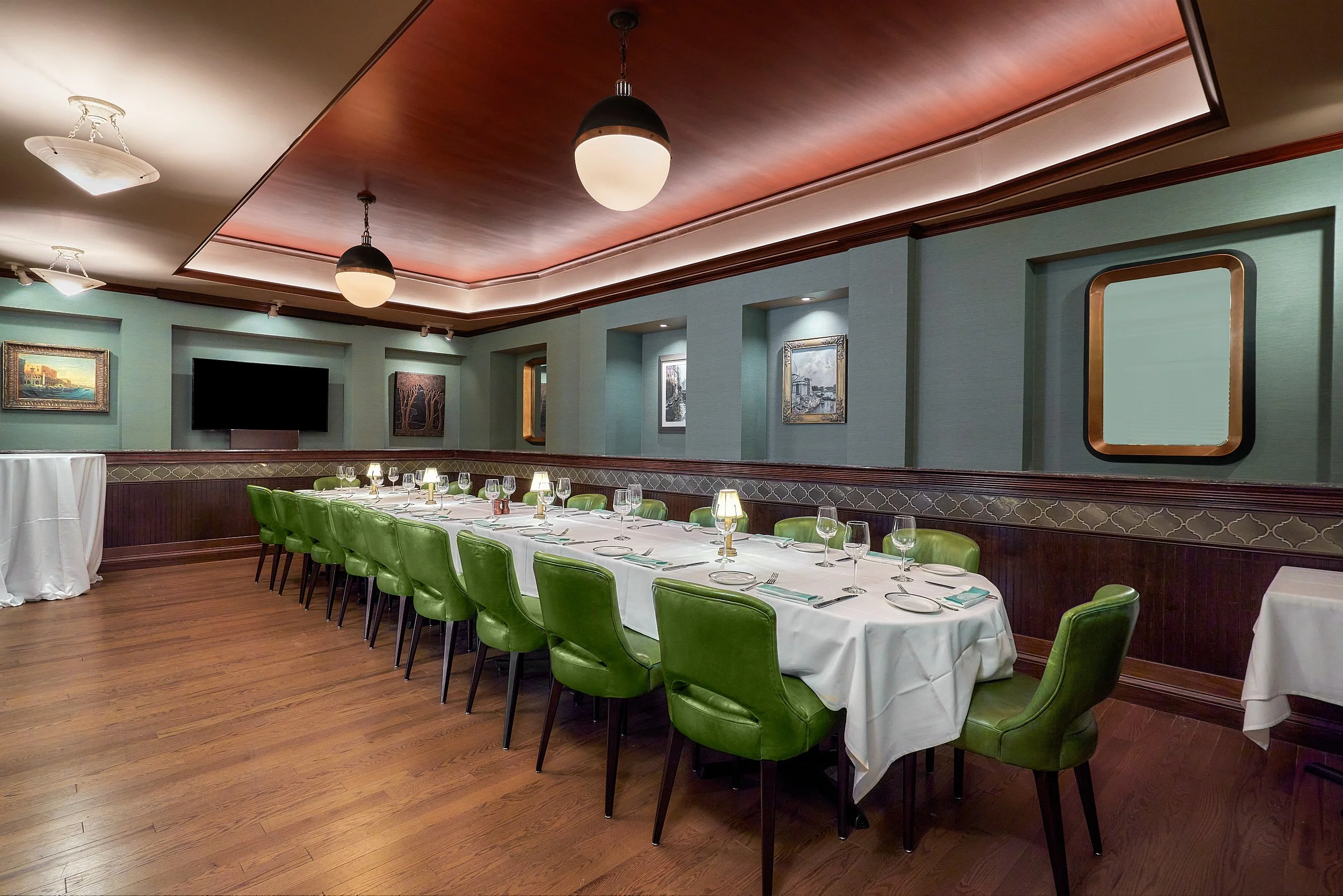 chicago-riverfront-resturant-commercial-smith-wollenski-steakhouse-exterior-interior -hospitality-chicago-architectural-photography-marcel-page 5.jpg