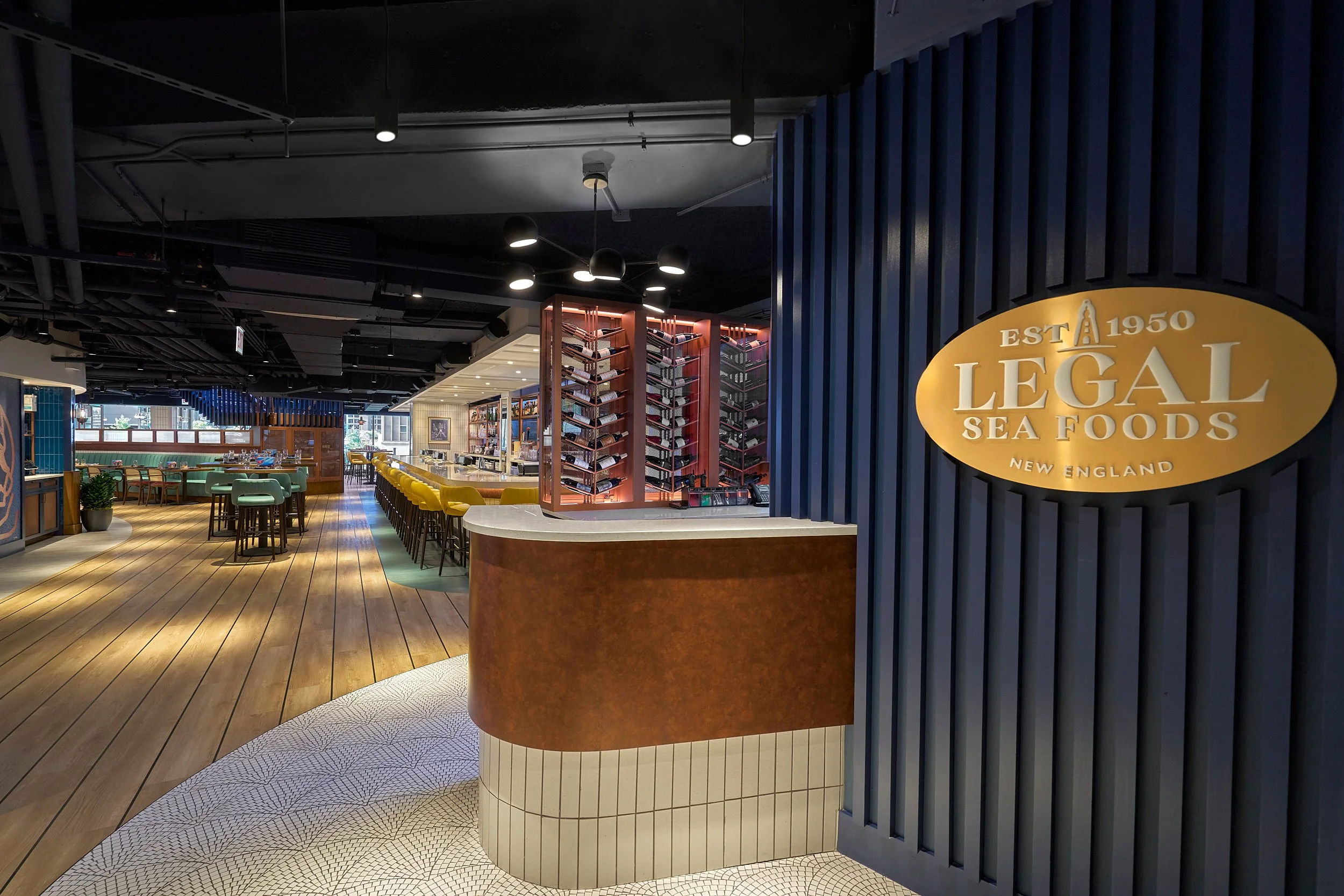 chicago-rivereast-resturant-commercial-seafood-legalseafood-exterior-interior -hospitality-chicago-architectural-photography-marcel-page 8.jpg