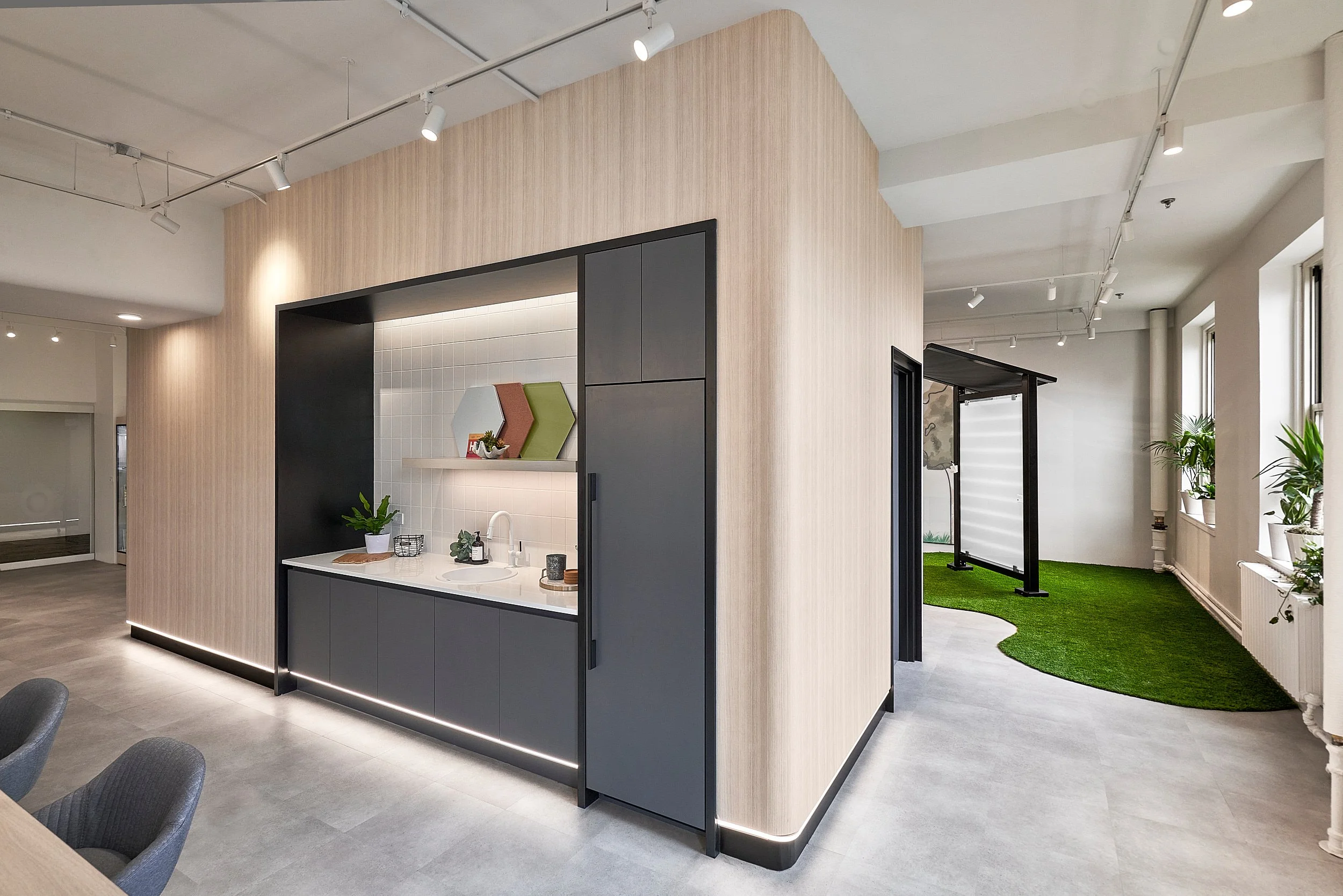 merchandisemart-ghent-show-room-interior-office-furnniture-e-design-retaile--architectural-photography-marcel-page 6.jpg