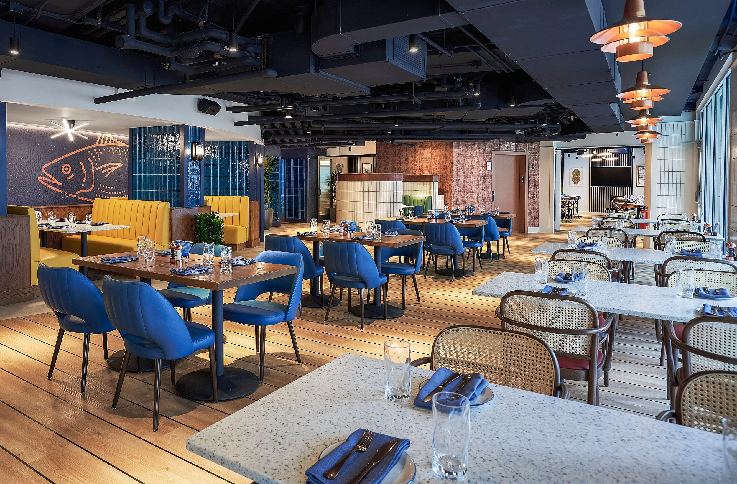 chicago-rivereast-resturant-commercial-seafood-legalseafood-exterior-interior -hospitality-chicago-architectural-photography-marcel-page 22.jpg