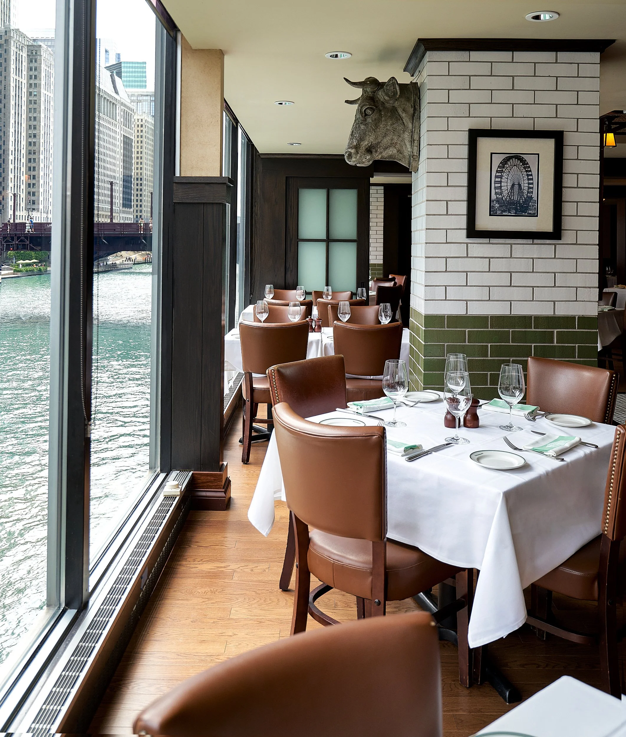 chicago-riverfront-resturant-commercial-smith-wollenski-steakhouse-exterior-interior -hospitality-chicago-architectural-photography-marcel-page 4.jpg