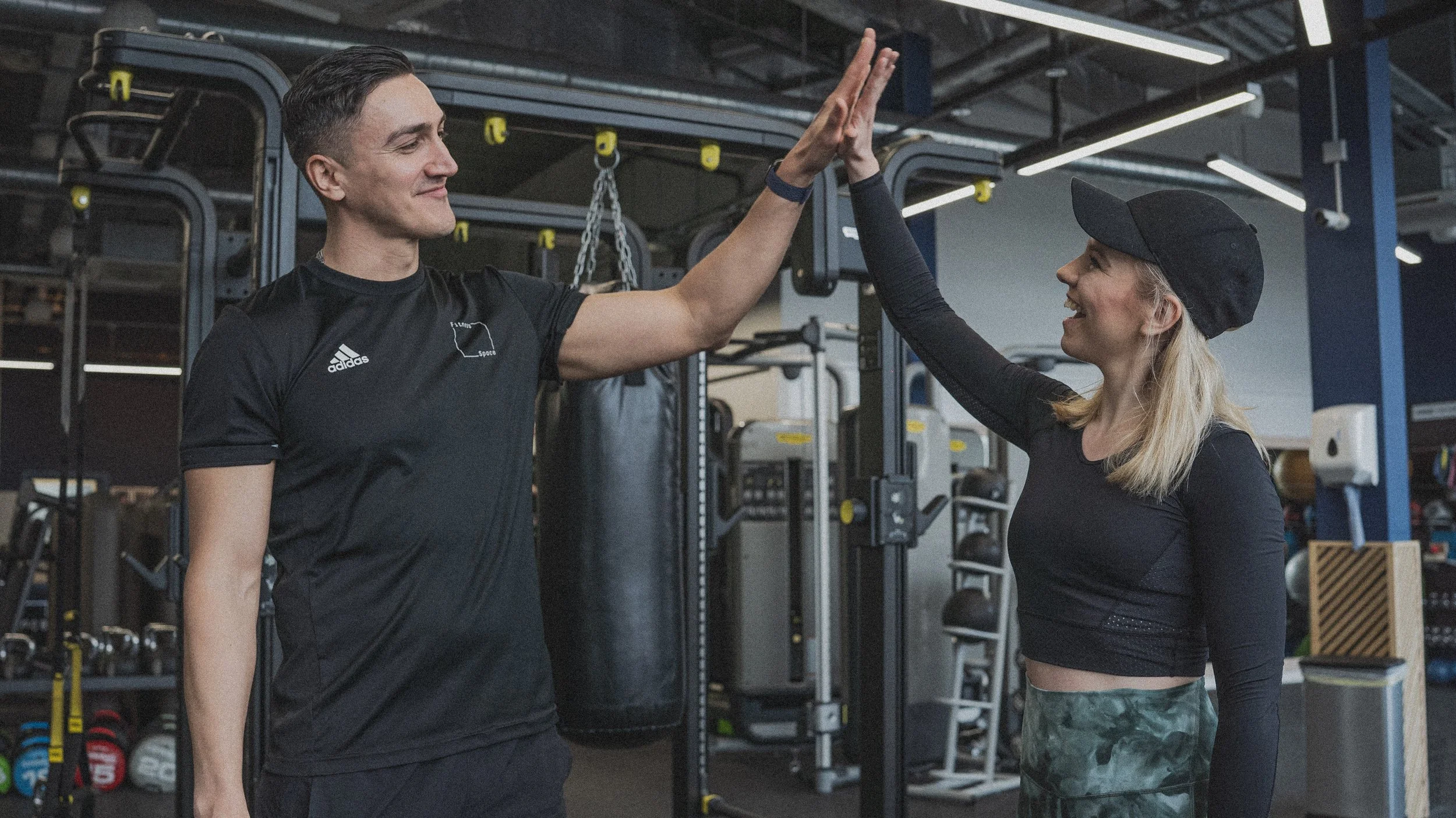 NEVER TRAIN ALONE                                   Our tips for reducing those feelings of intimidation in a gym