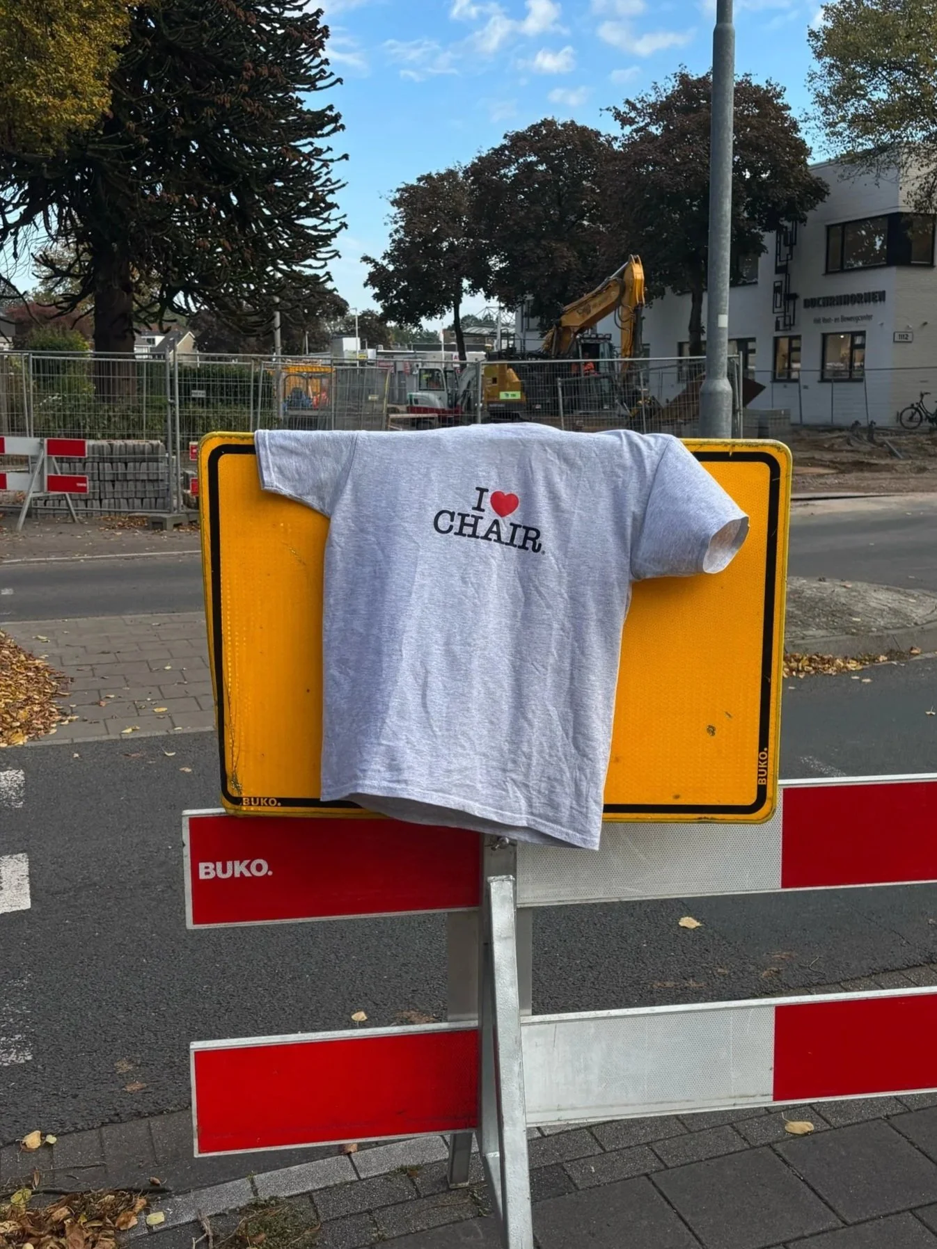 I <3 CHAIR T-SHIRT (grey)