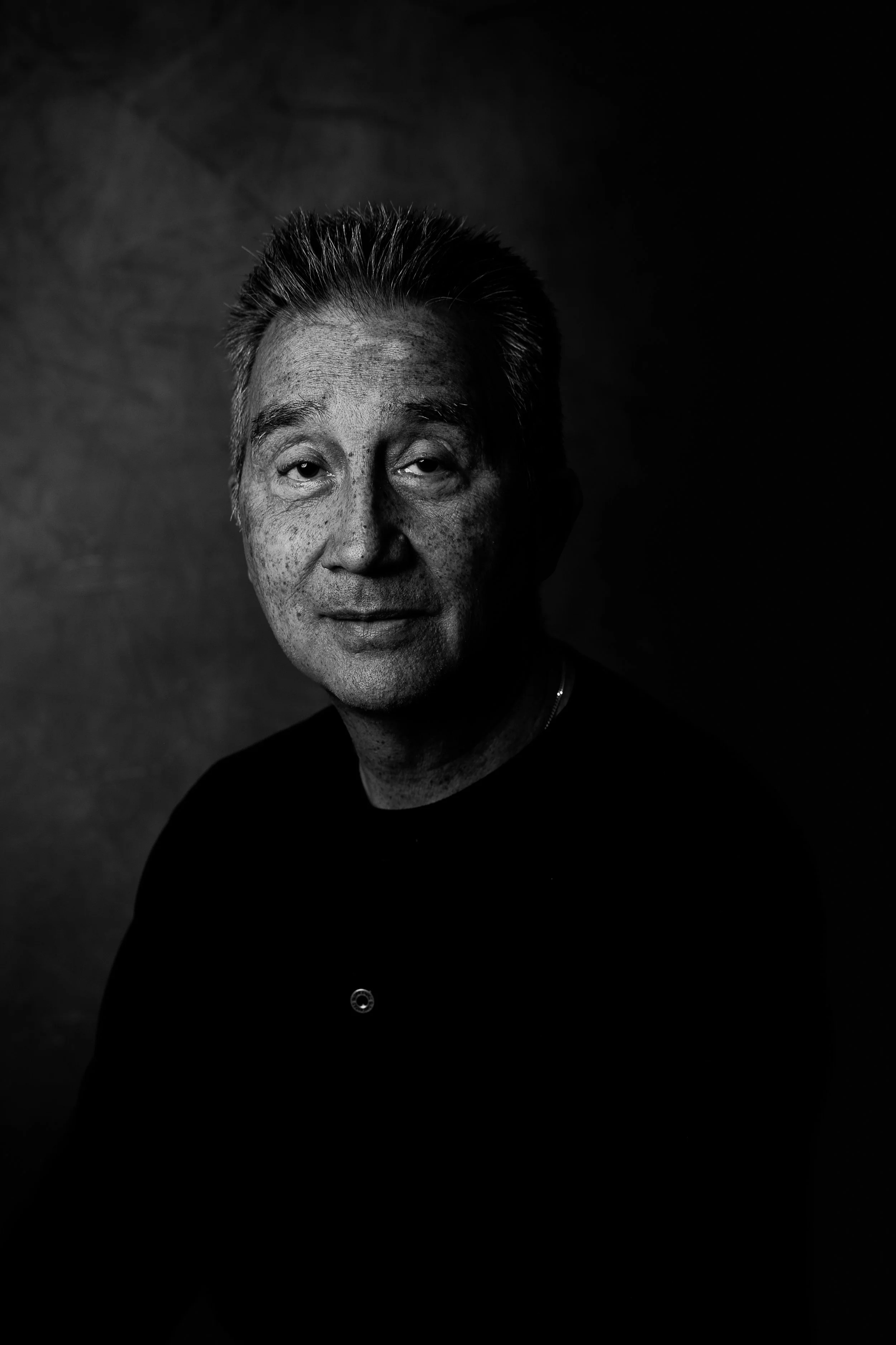 Portret van Rob Poncin, deelnemer aan Lagu Jiwa, bij de portretgalerij over Indische, Indonesische en Molukse roots.