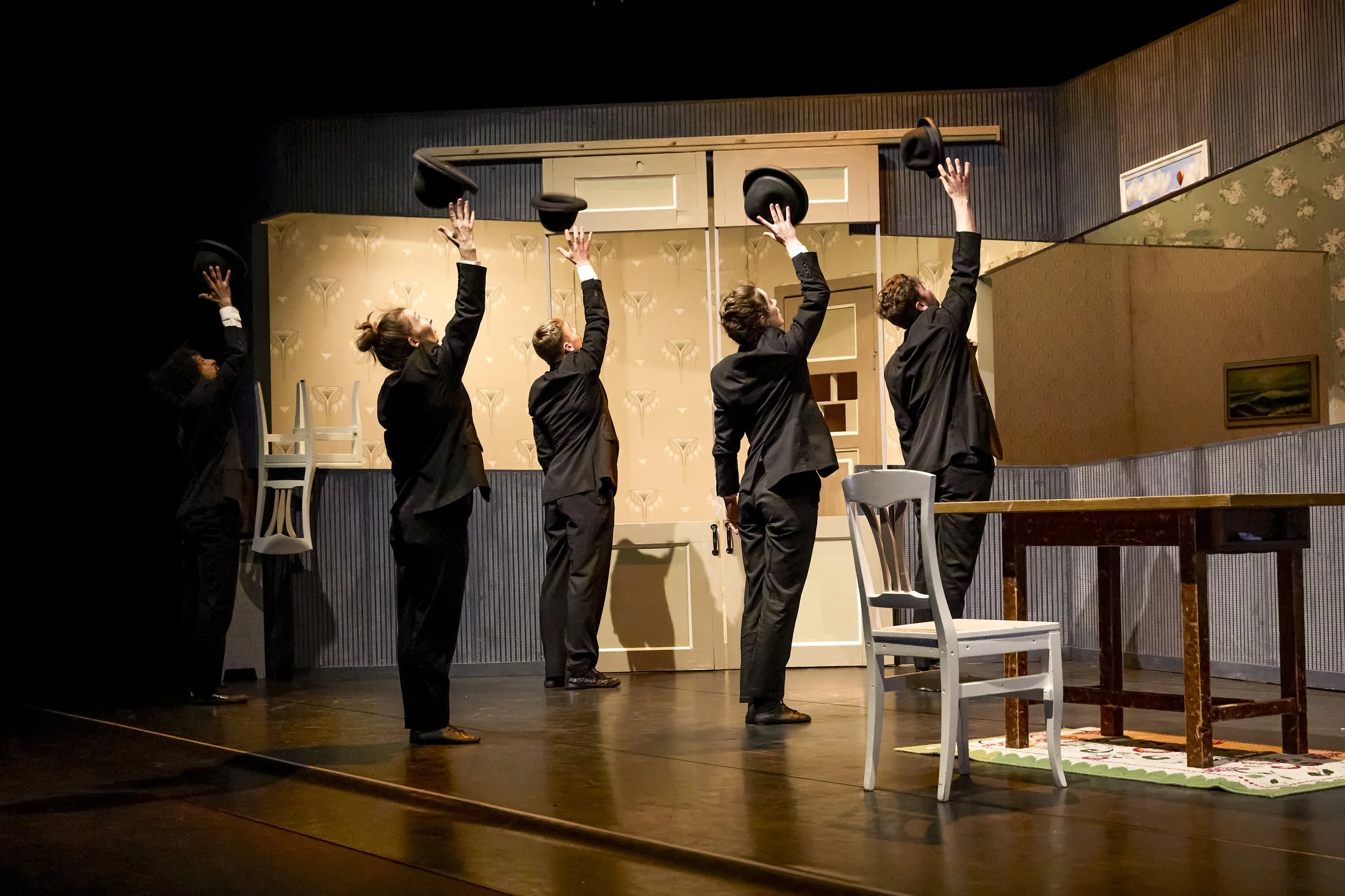 4.Boost Producties Man met Hoed Roos de Bolster 1729.jpg