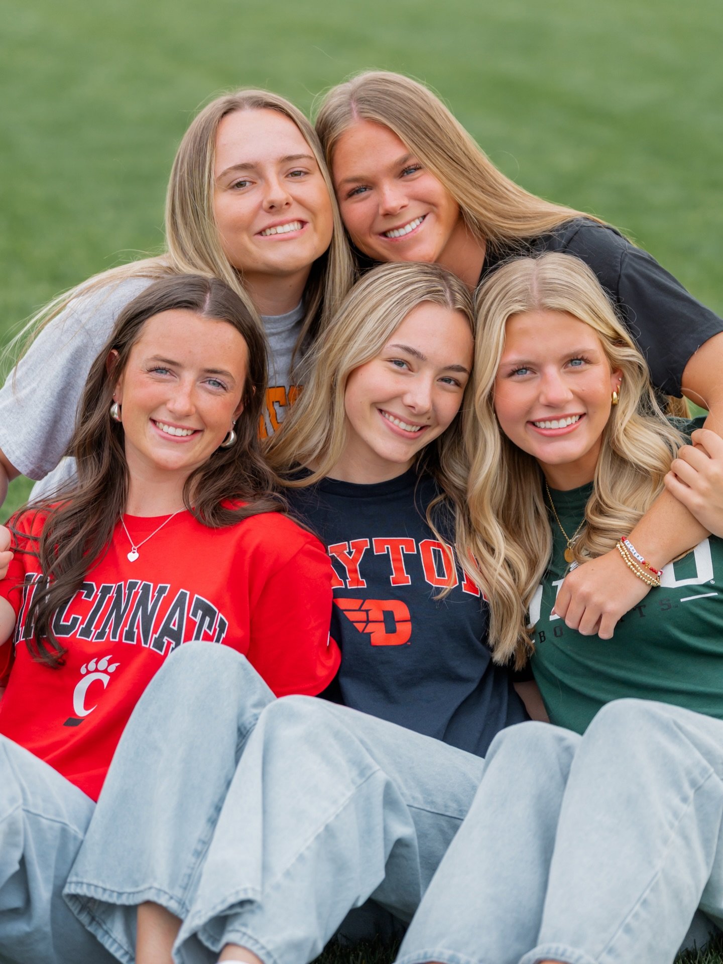 This is your sign to book the photoshoot with your friends!!! 🙌
Celebrate this season, rep your future college tees, and make it a memory you&rsquo;ll actually keep 🎓

Class of 2026&hellip; let&rsquo;s do something fun with it 🎉

#ClassOf2026 #Cla