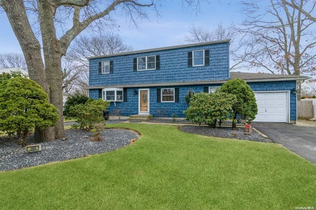 360 Carnegie Blvd Holbrook NY 11741