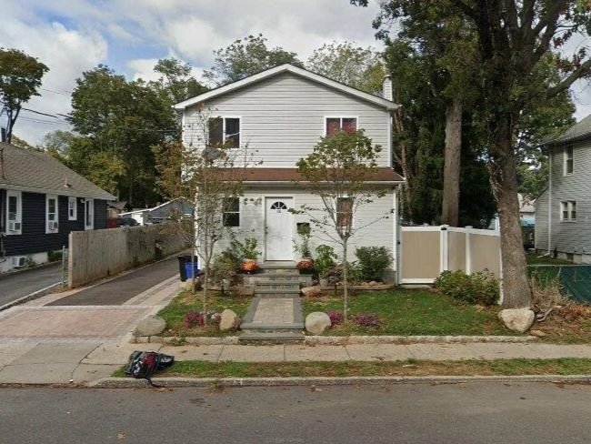 38 W 11th St Huntington Station NY 11746