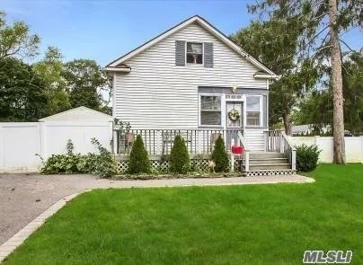 28 Fairway Ave Islip Terrace NY 11752