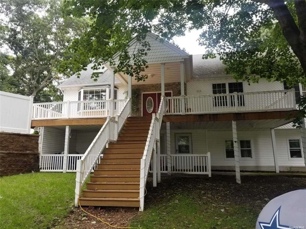 255 Holbrook Ave Ronkonkoma NY 11749