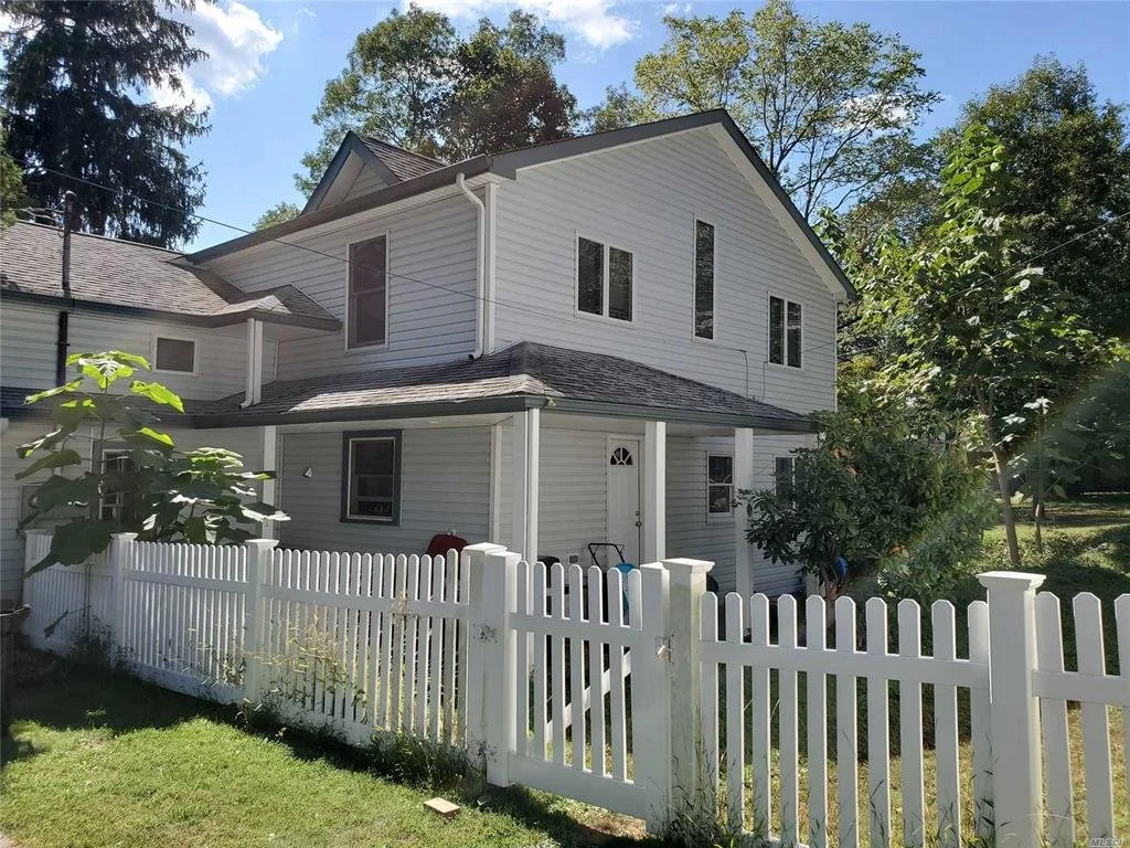81 7th Ave N Huntington Station NY 11746