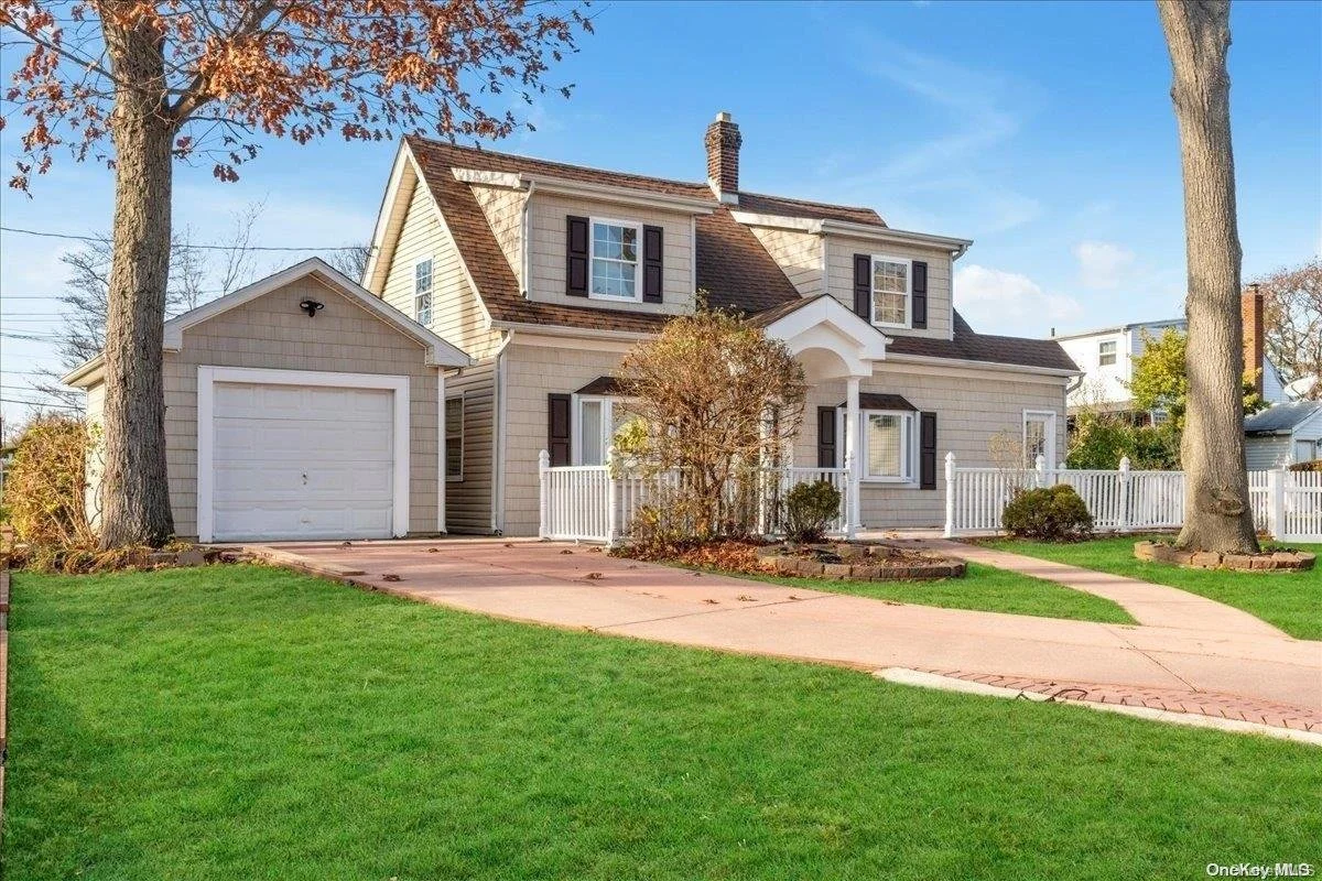 668 Dauntless Parkway Elmont NY 11003