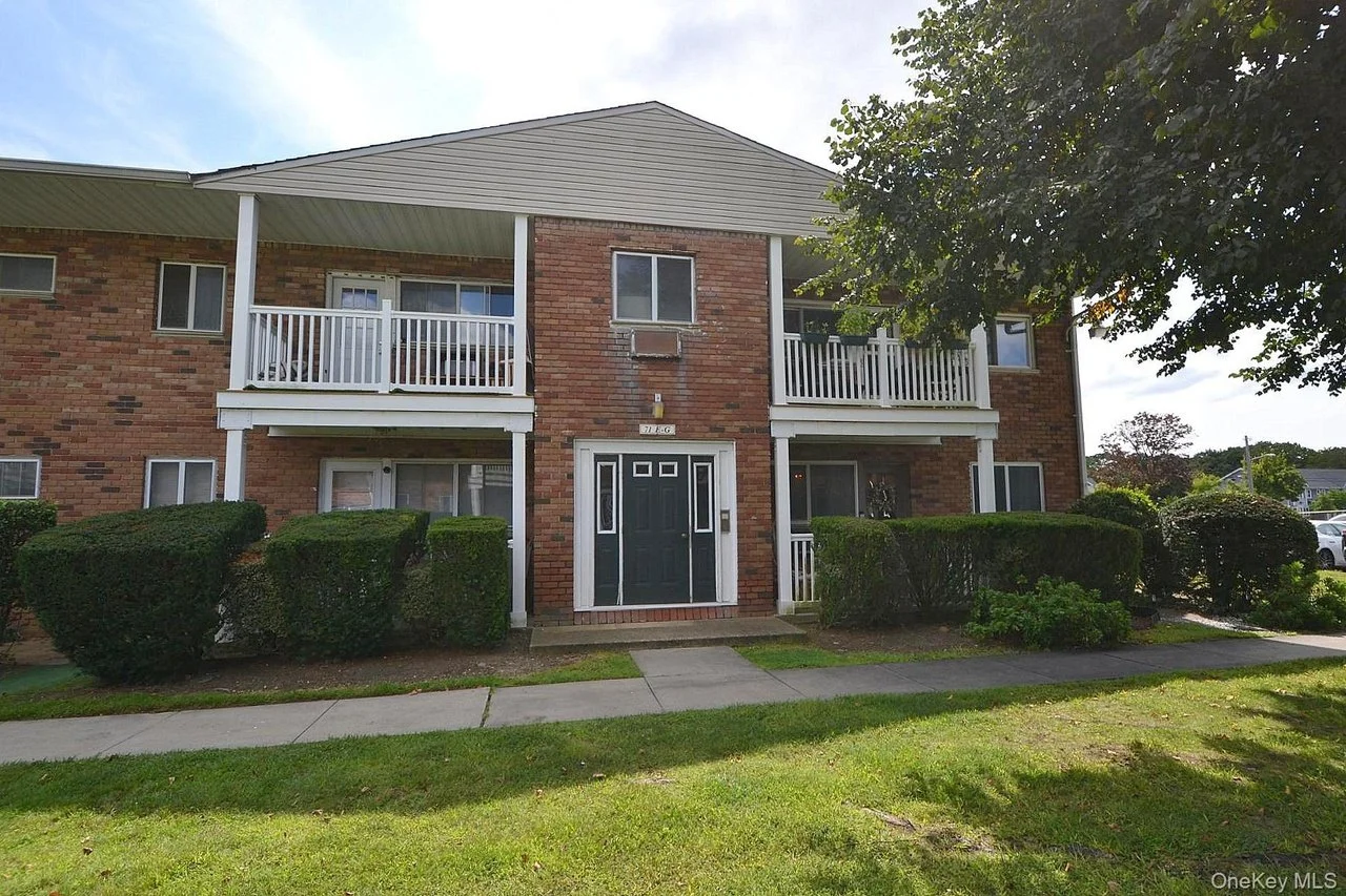 71 Adams Rd 2G Central Islip NY 11722