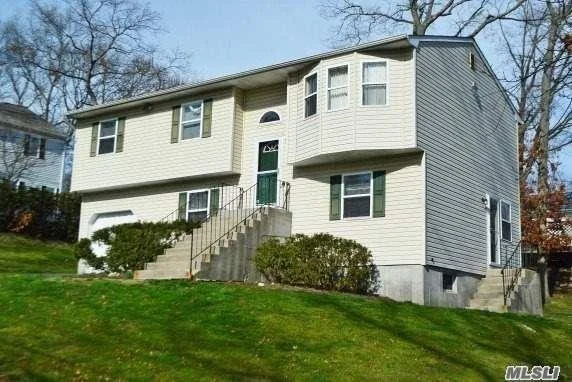 37 W 8th Ave Ronkonkoma NY 11779