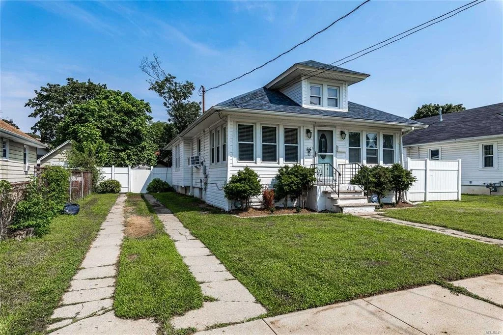 65 Dehnhoff Ave Freeport NY 11520
