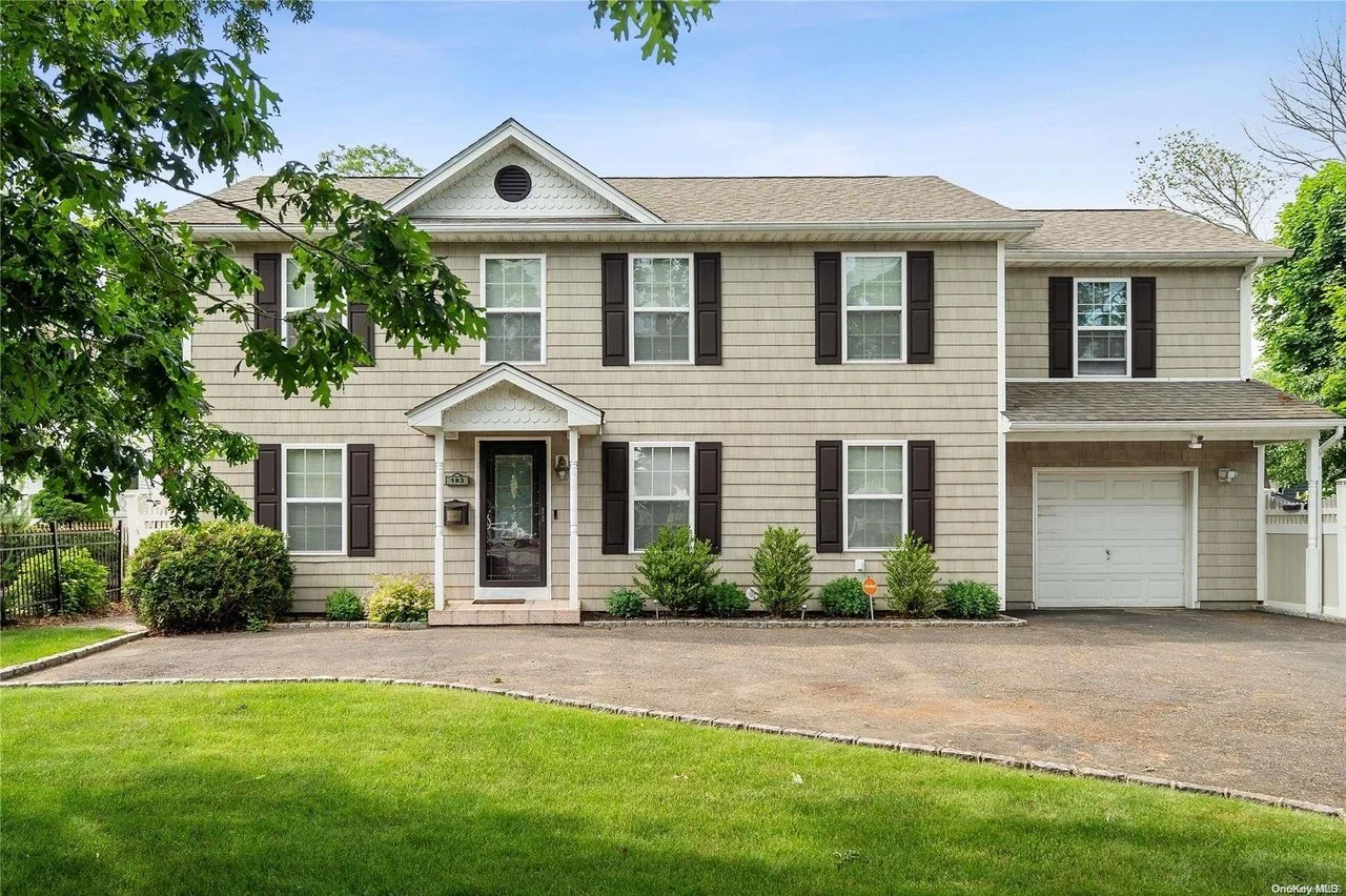 183 Nicoll Rd Weathley Heights NY 11798
