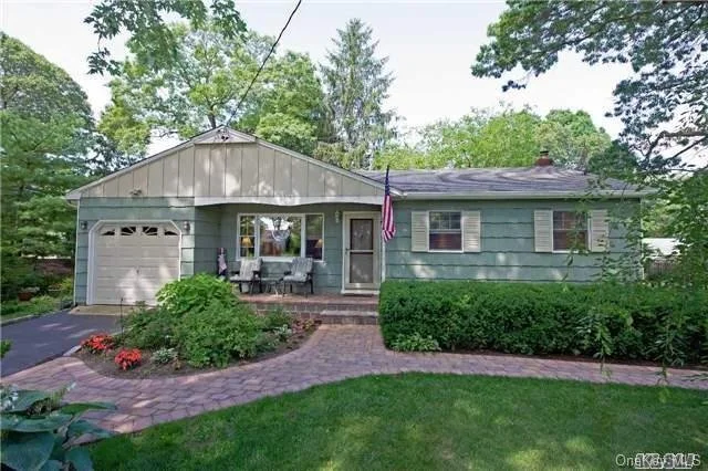 8 Orient Dr Lake Grove NY 11755