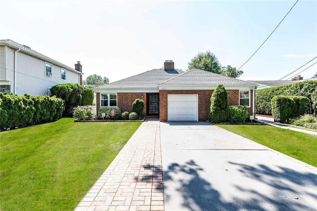 5 Stratford Ave Garden City NY 11530