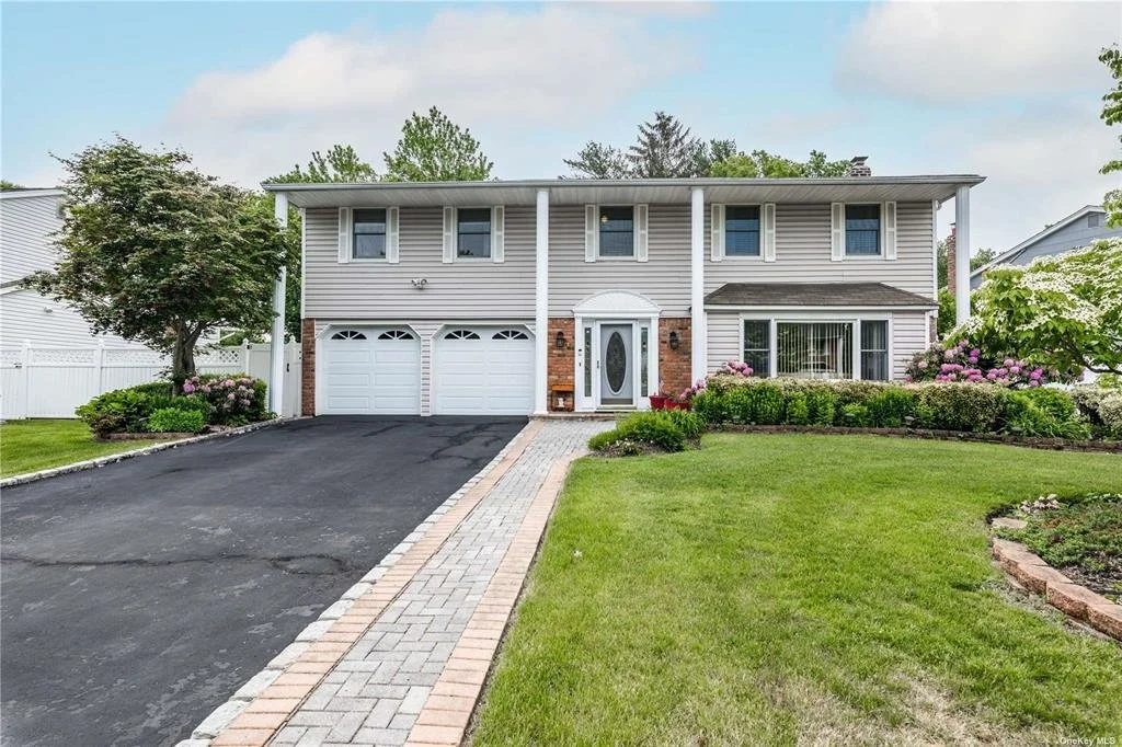 105 Wedgewood Dr Hauppage NY 11788