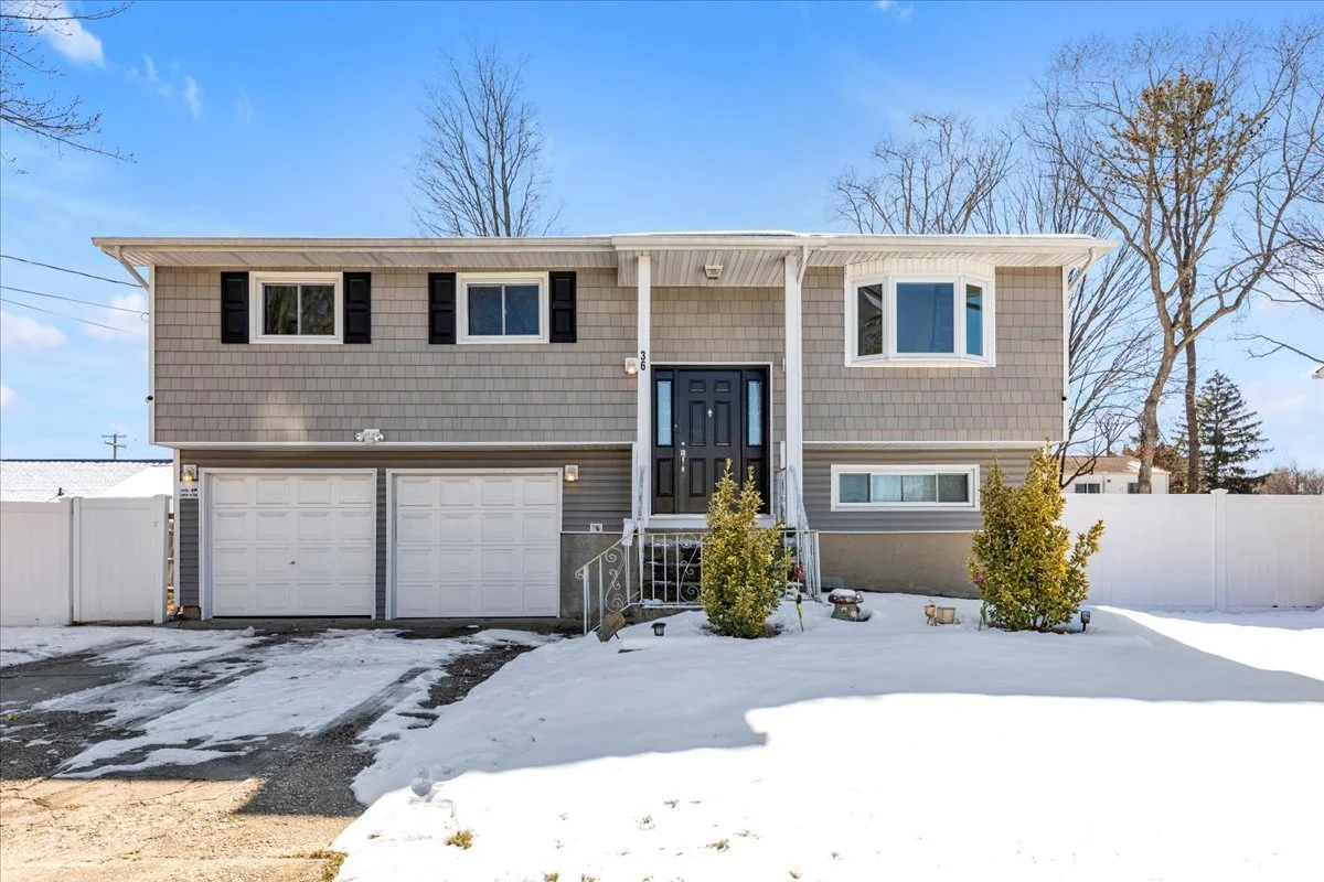 62 Laurie Rd Brentwood NY 11717